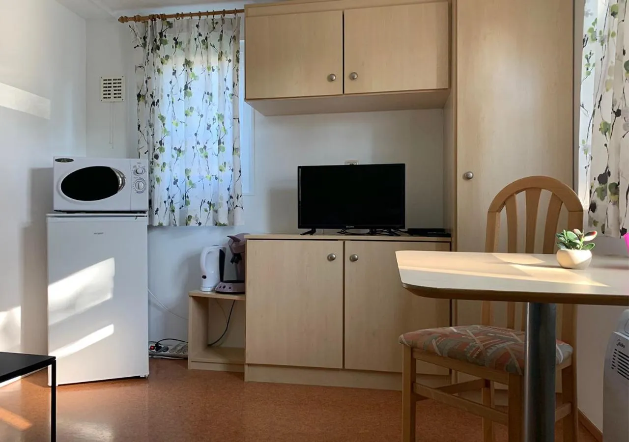 Kitchen or kitchenette in Chaletparc Krabbenkreek Zeeland - Hotel rooms "Terra Mare"