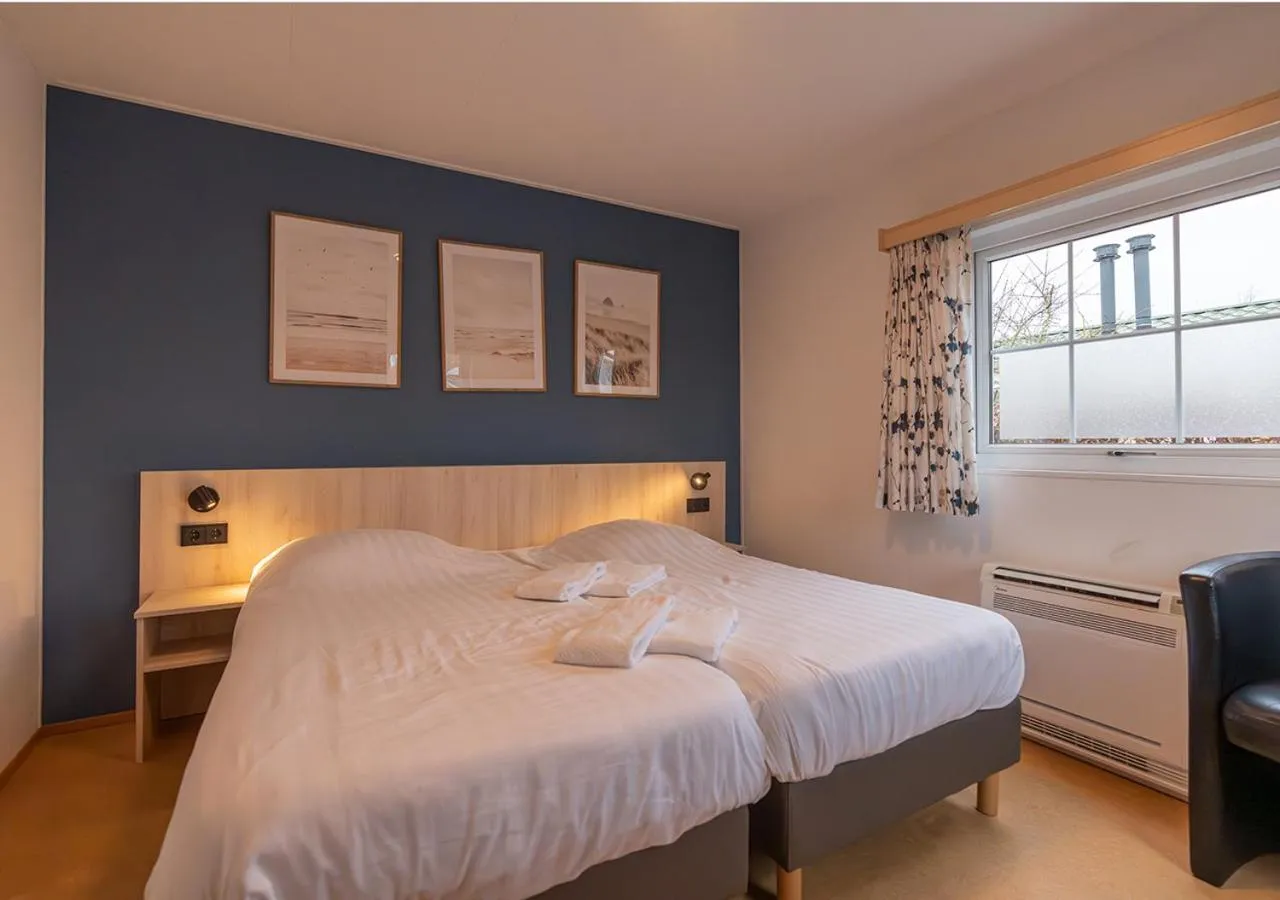 Bedroom, Bed in Chaletparc Krabbenkreek Zeeland - Hotel rooms "Terra Mare"