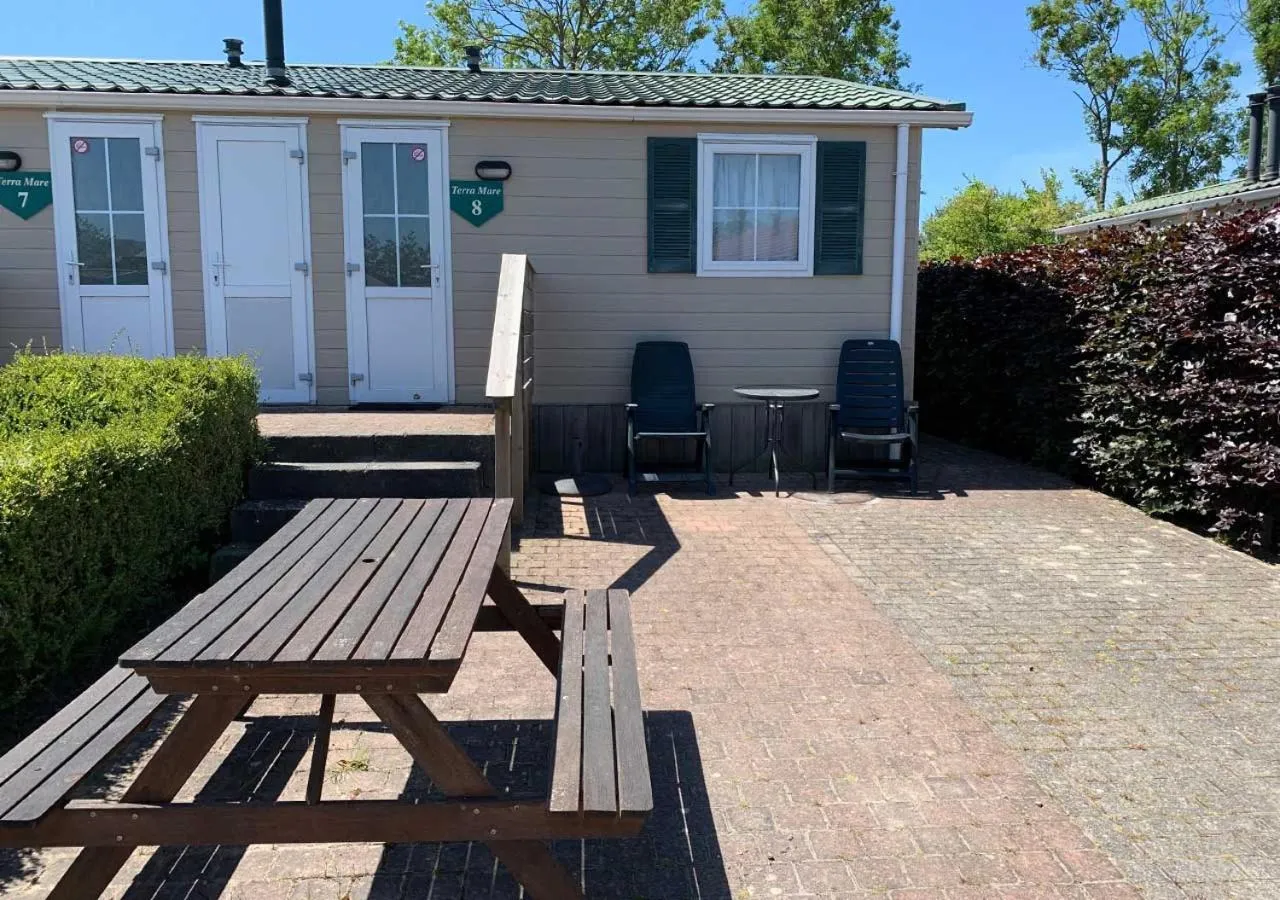 Patio in Chaletparc Krabbenkreek Zeeland - Hotel rooms "Terra Mare"