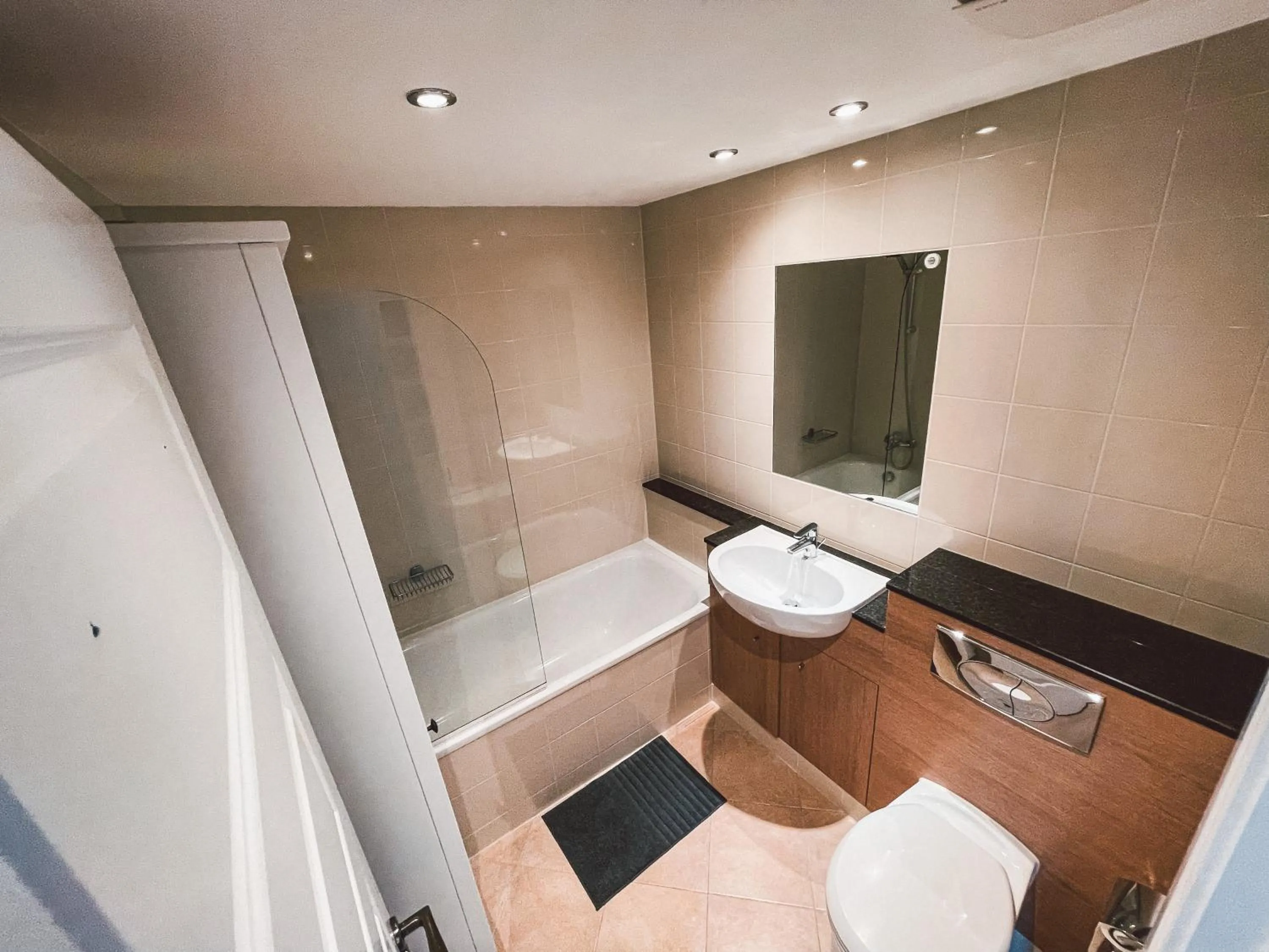 Bathroom in Broc House Suites