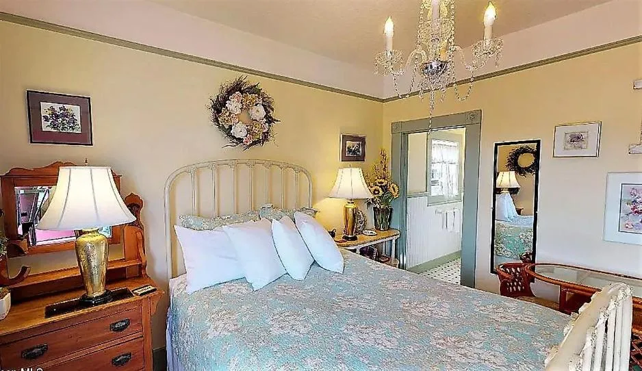 Bed in Clementine's Guest House & Vacation Rentals