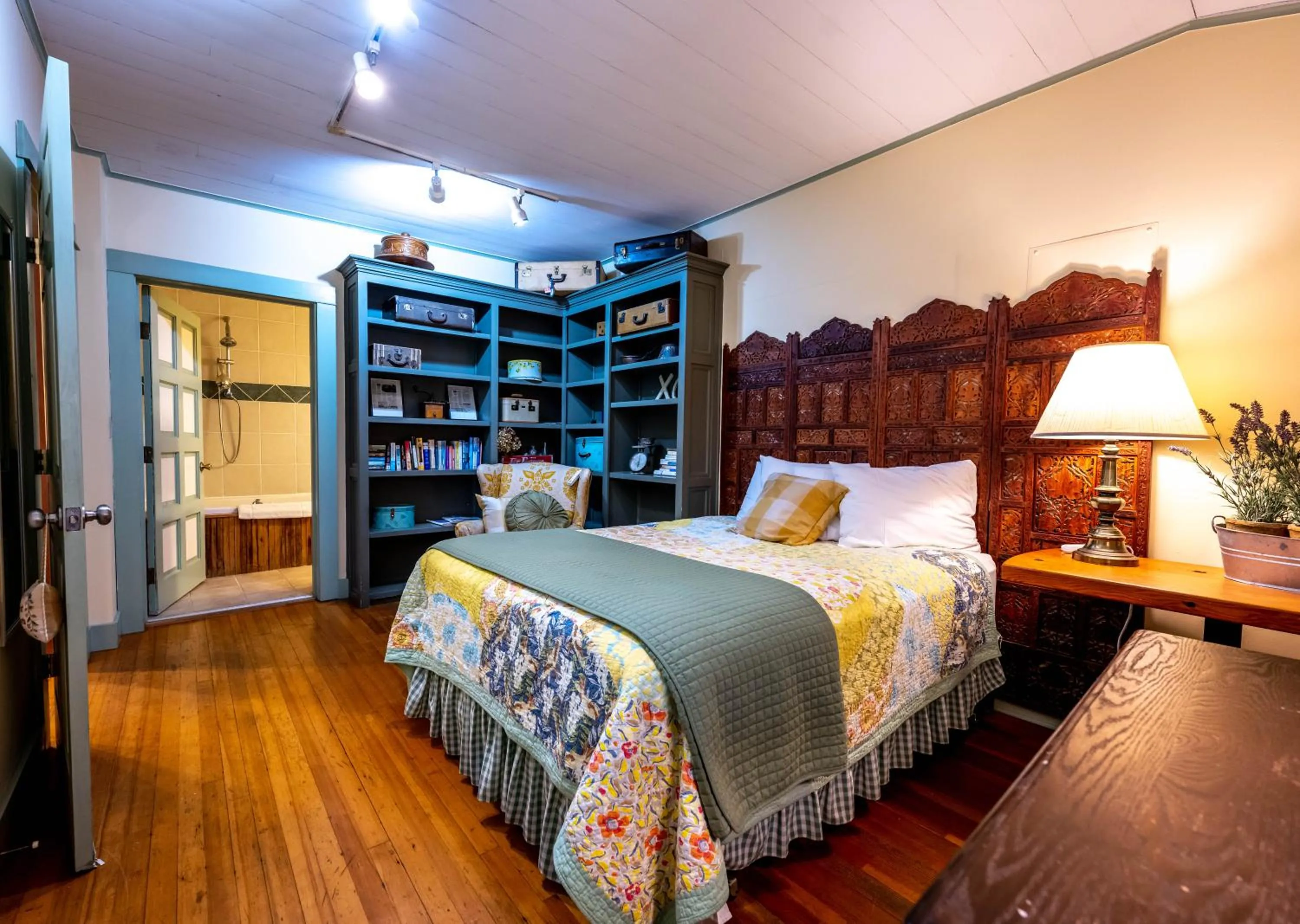 Bed in Clementine's Guest House & Vacation Rentals