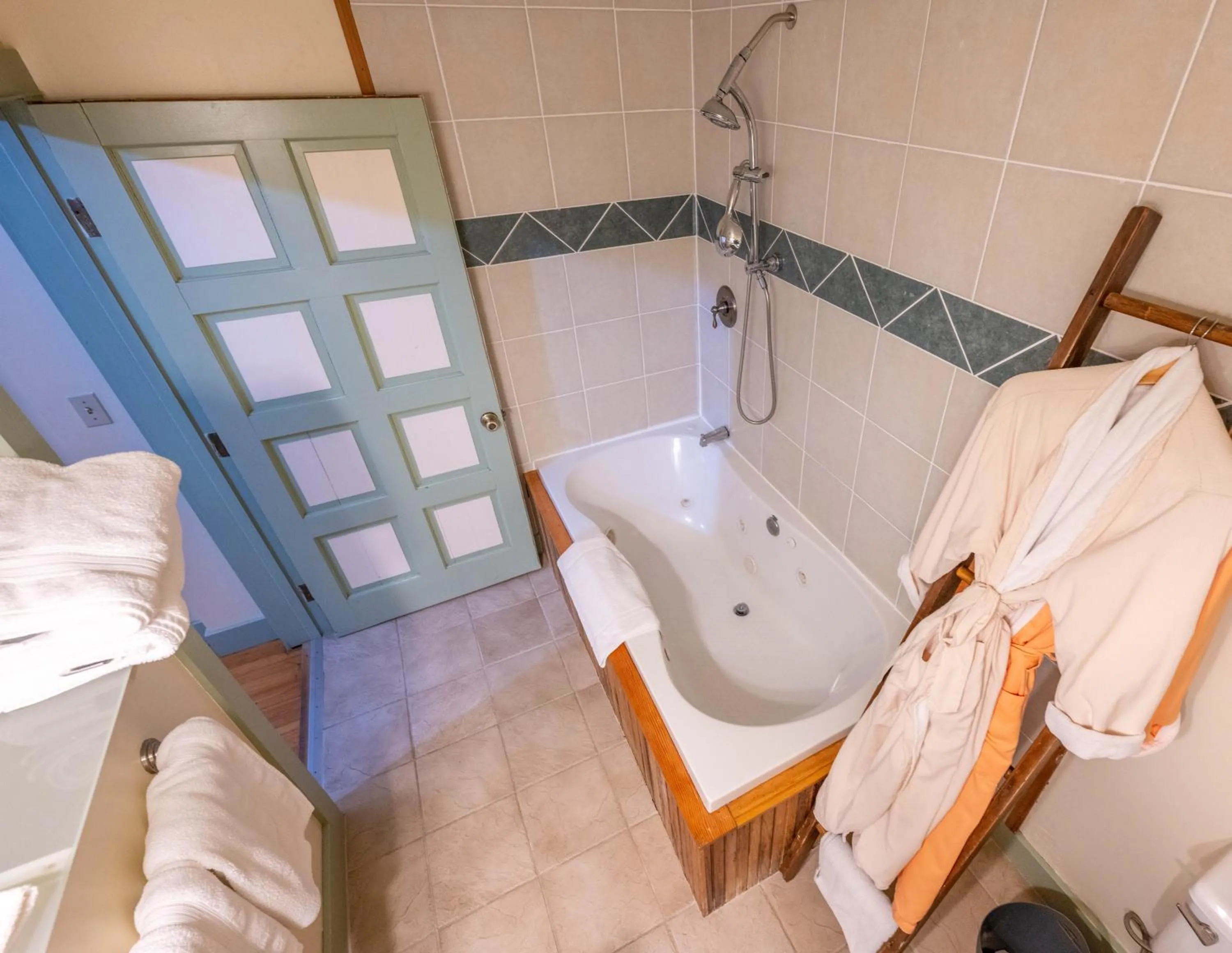 Bed in Clementine's Guest House & Vacation Rentals