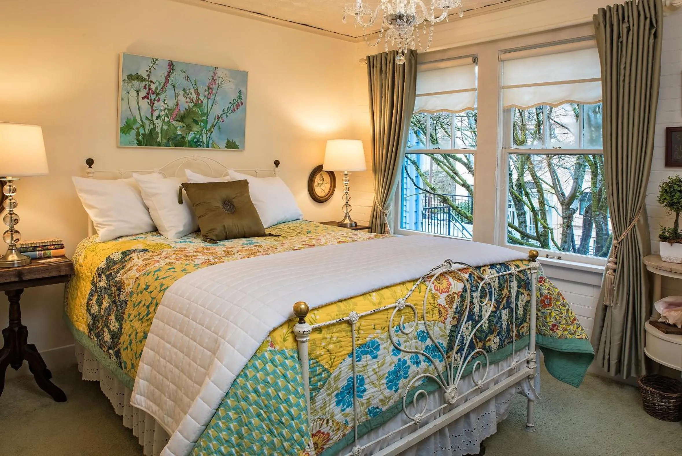 Bed in Clementine's Guest House & Vacation Rentals