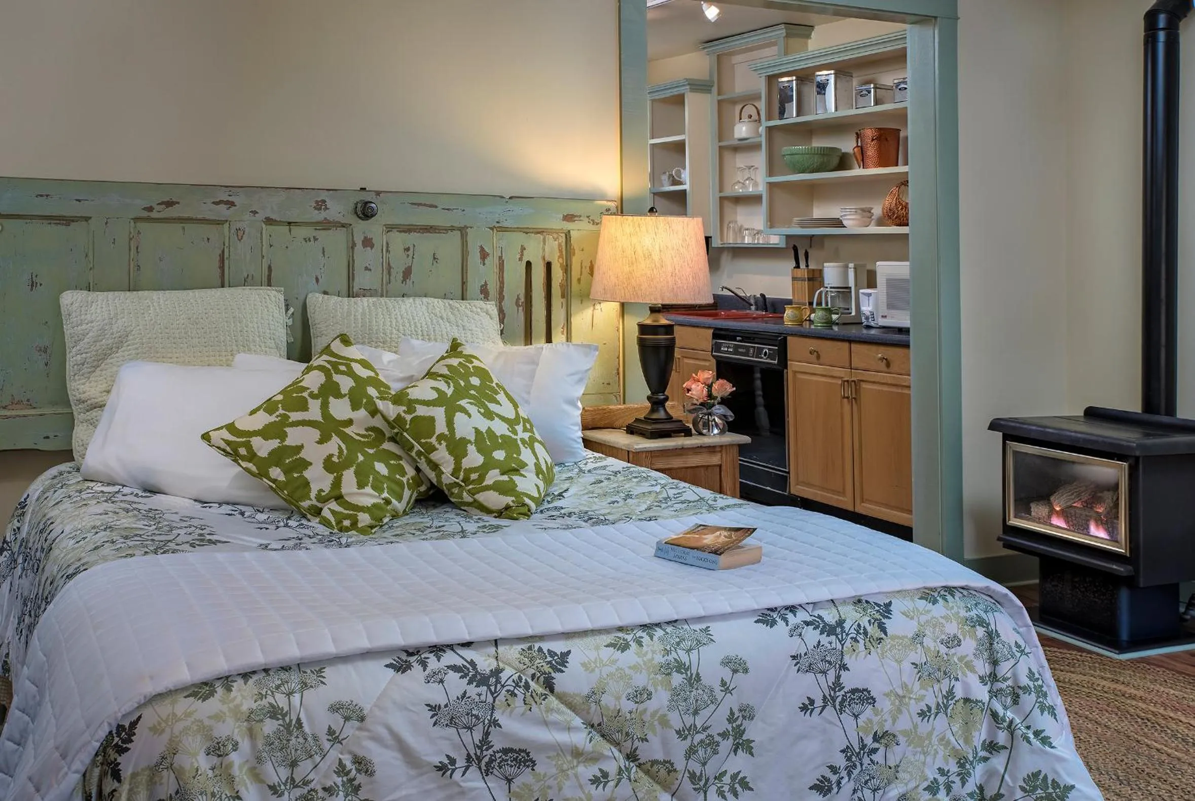 Bed in Clementine's Guest House & Vacation Rentals