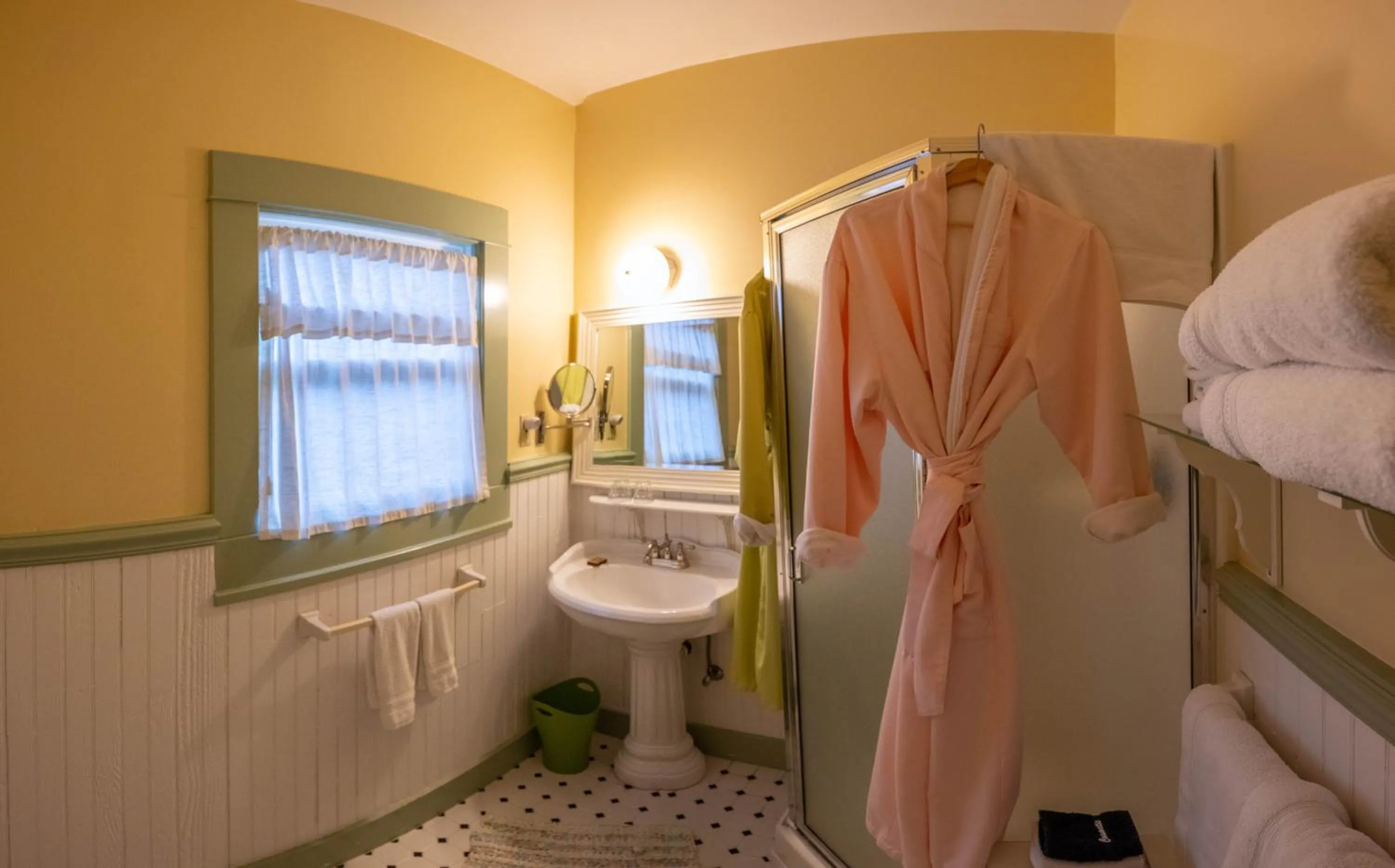 Clementine's Guest House & Vacation Rentals