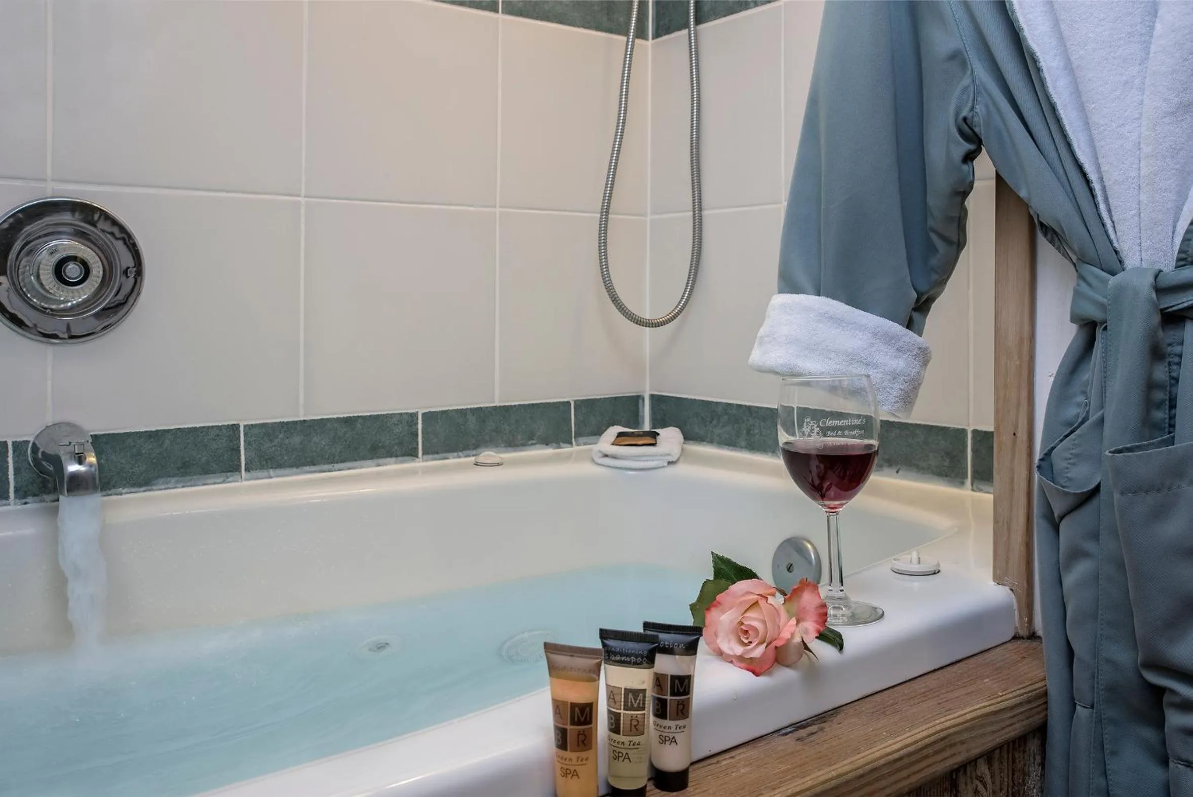 Bathroom in Clementine's Guest House & Vacation Rentals