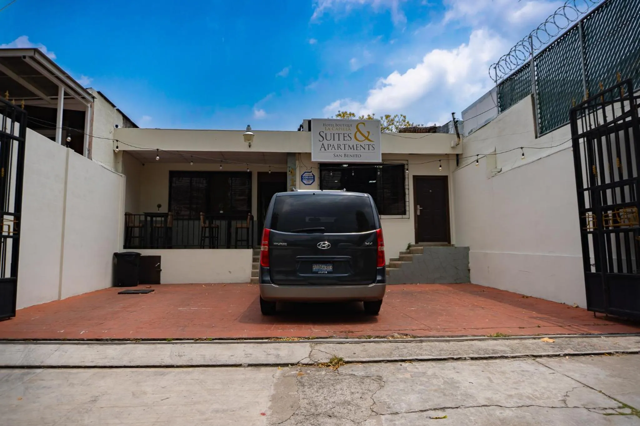 Parking in Hotel La Capilla - Suites & Apartments San Benito