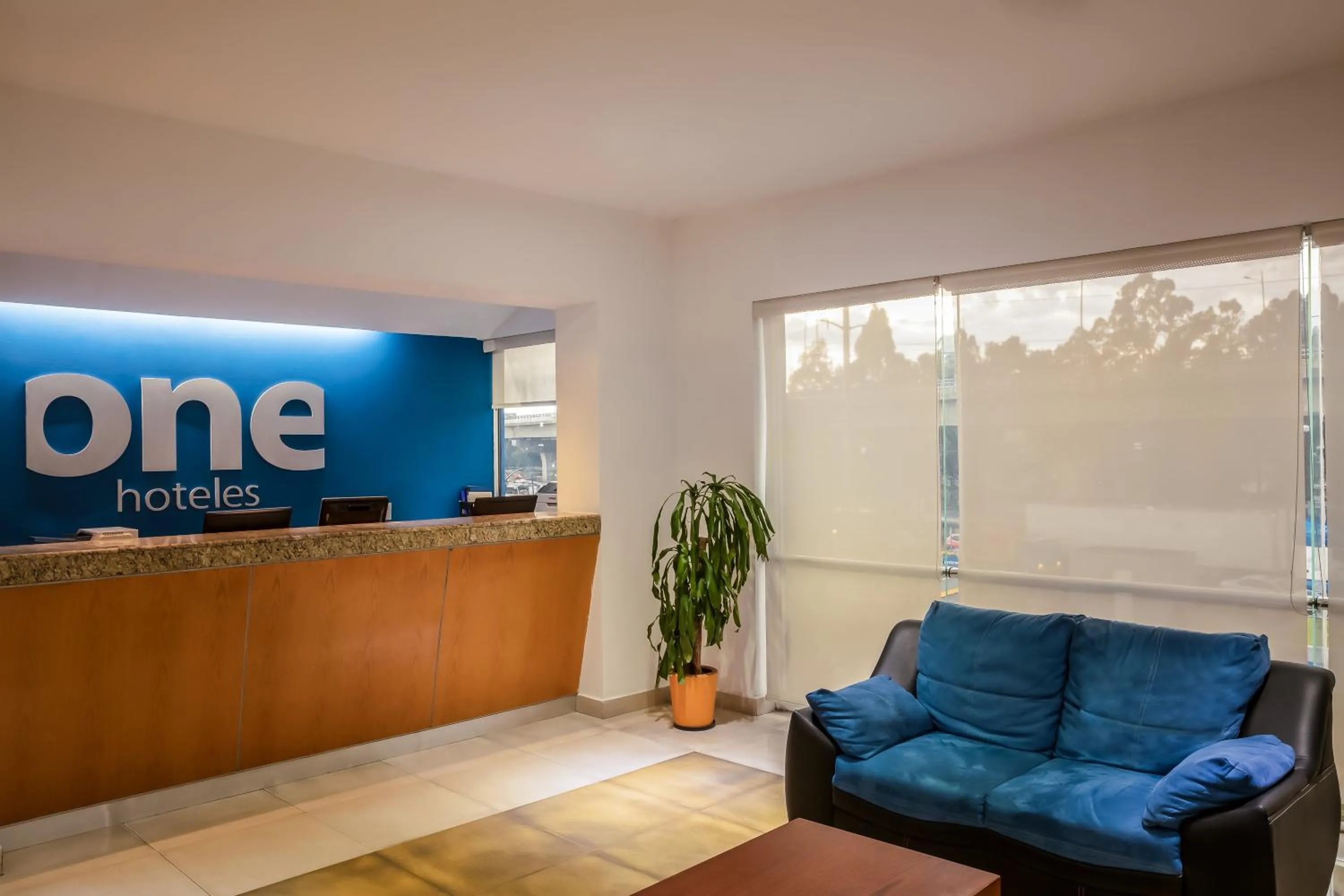 Lobby or reception in One Puebla FINSA