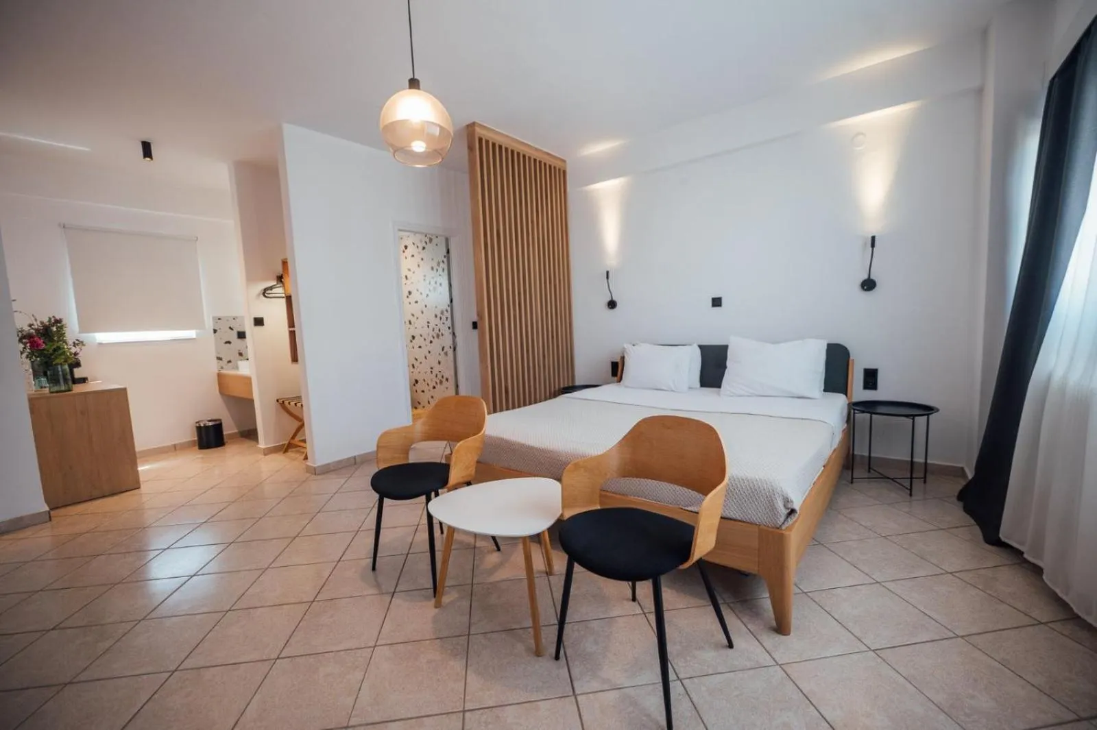 Bed in Thirsty Dog Urban Port Studios