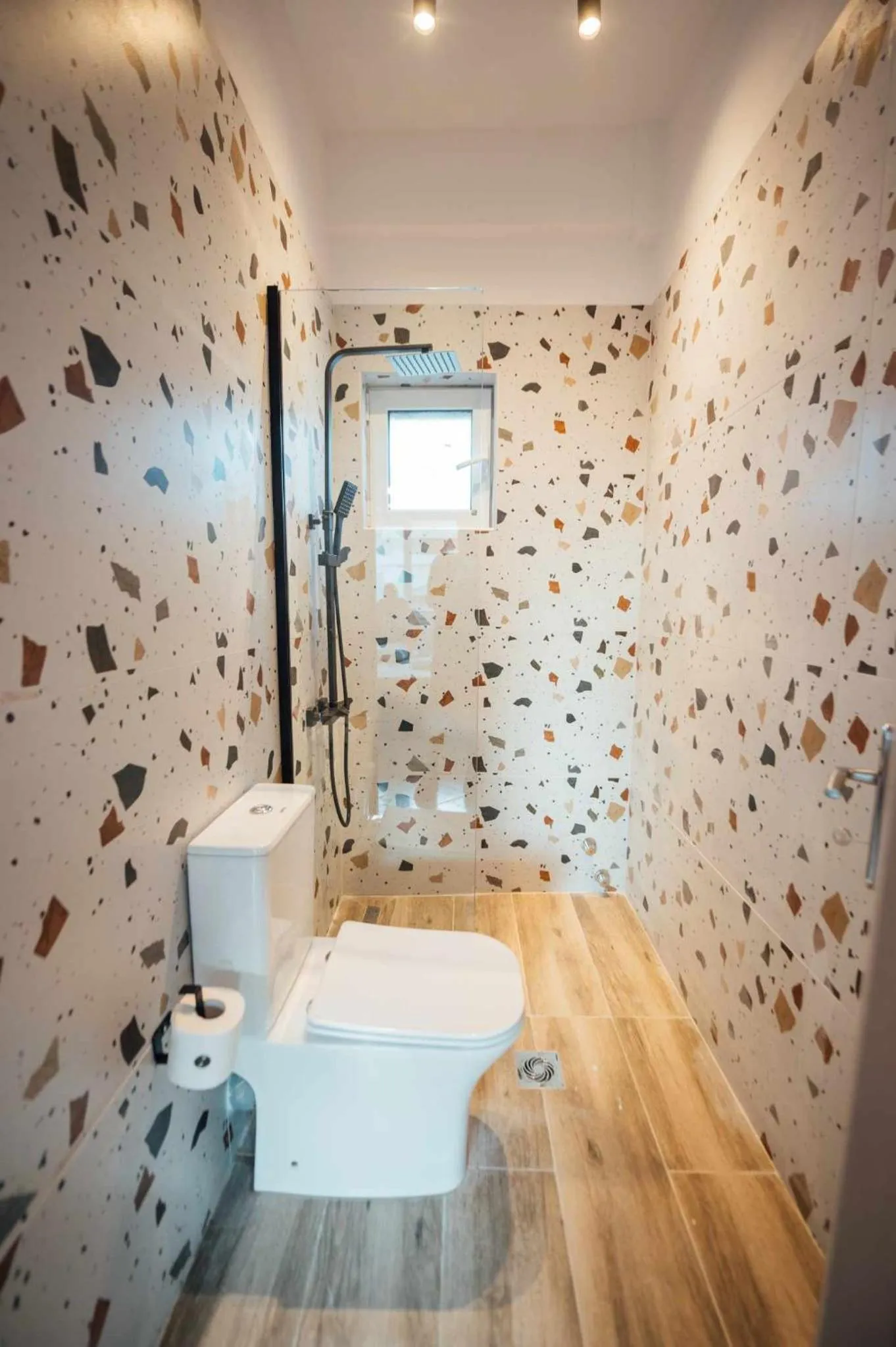 Shower in Thirsty Dog Urban Port Studios