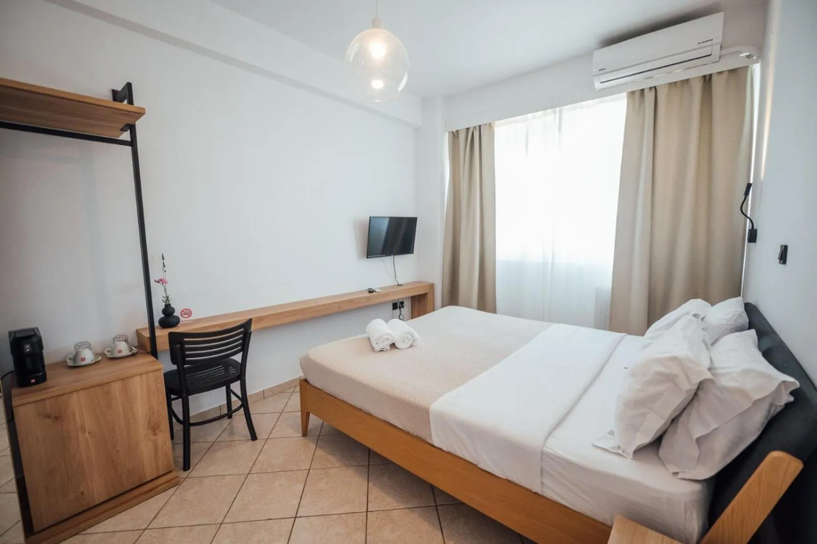 Bed in Thirsty Dog Urban Port Studios