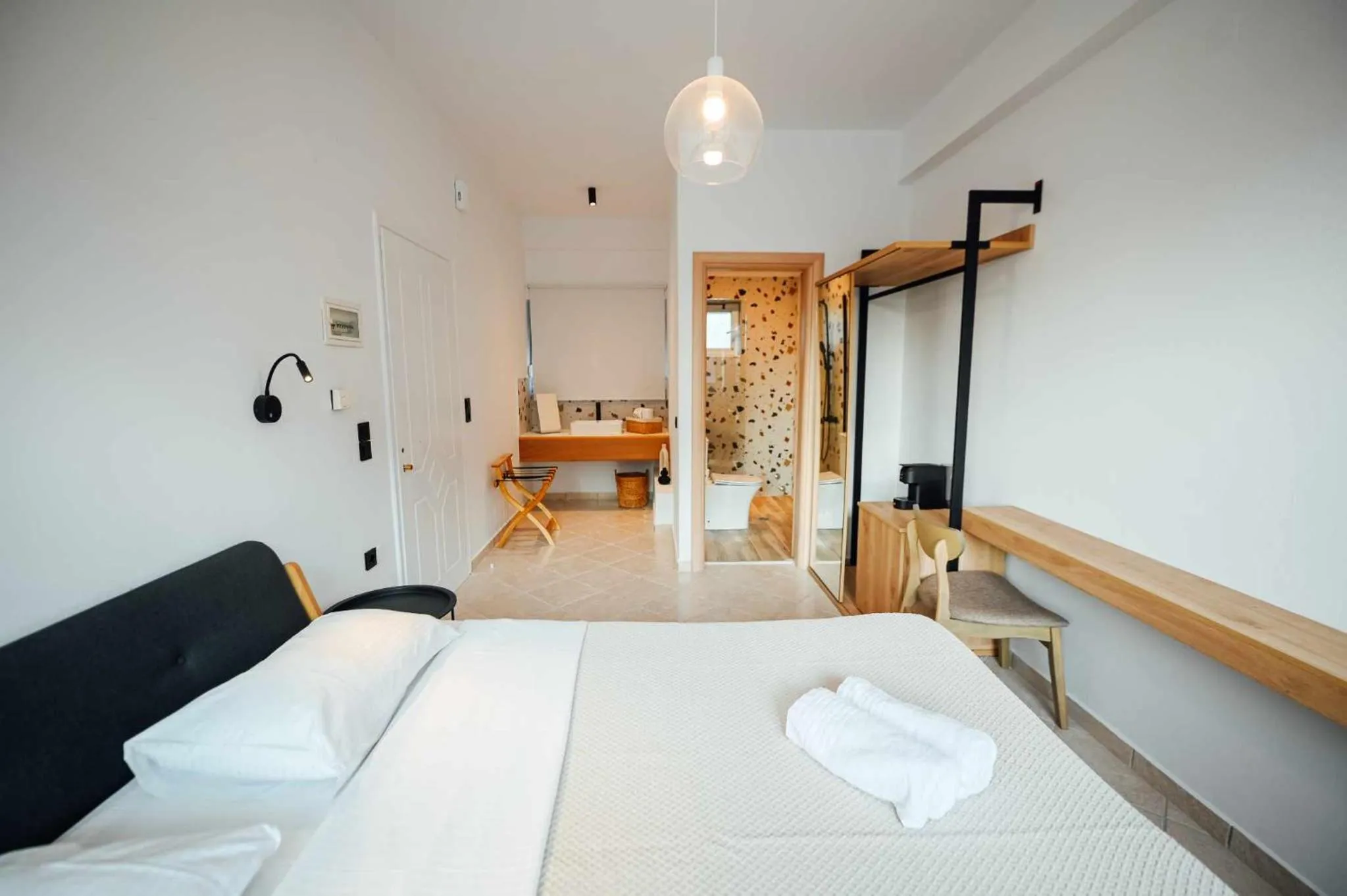 Photo of the whole room, Bed in Thirsty Dog Urban Port Studios