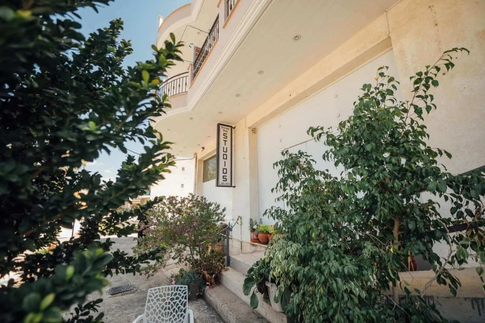 Property building in Thirsty Dog Urban Port Studios