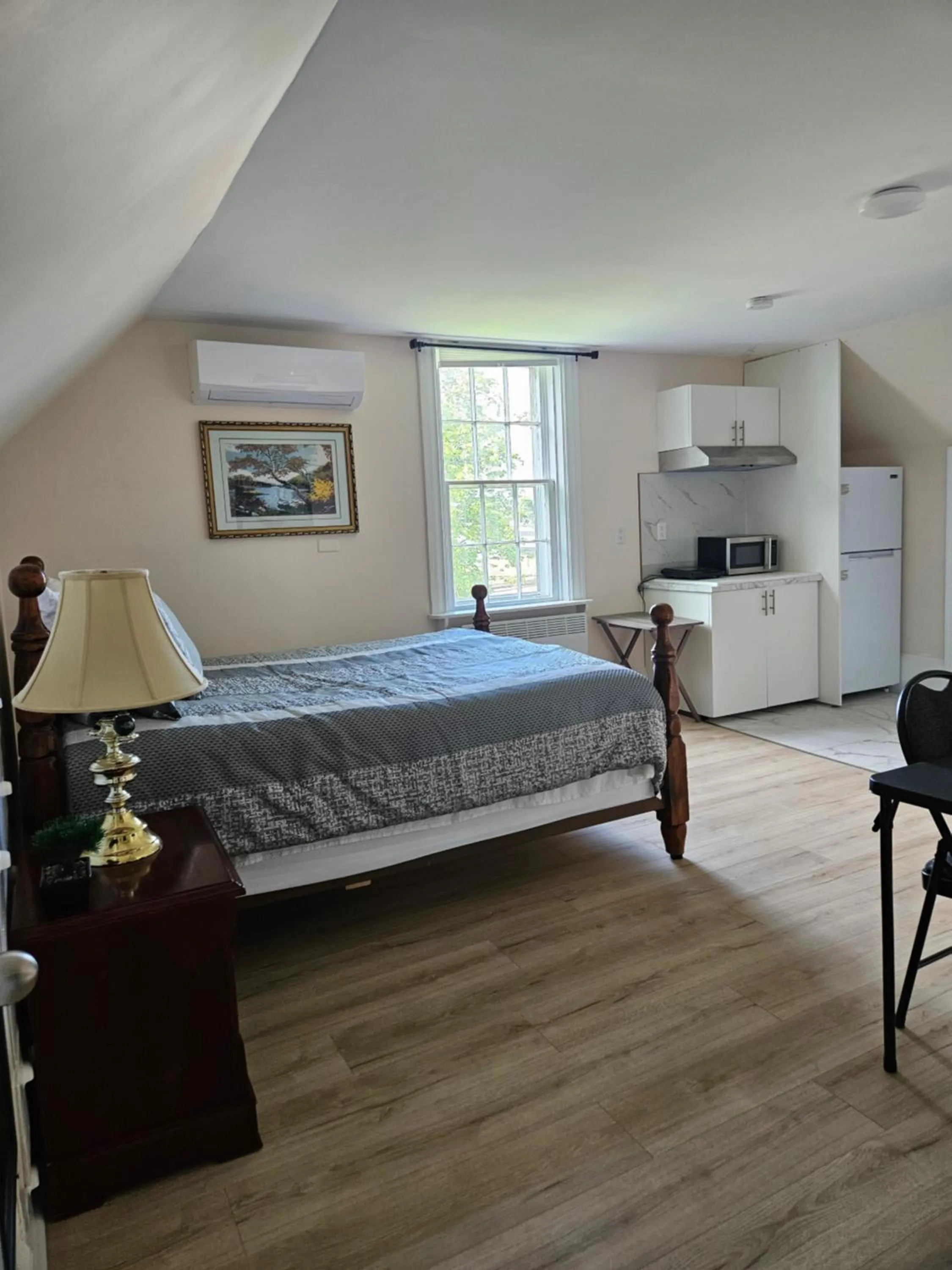 Bedroom, Bed in Sunflower Guest Suites