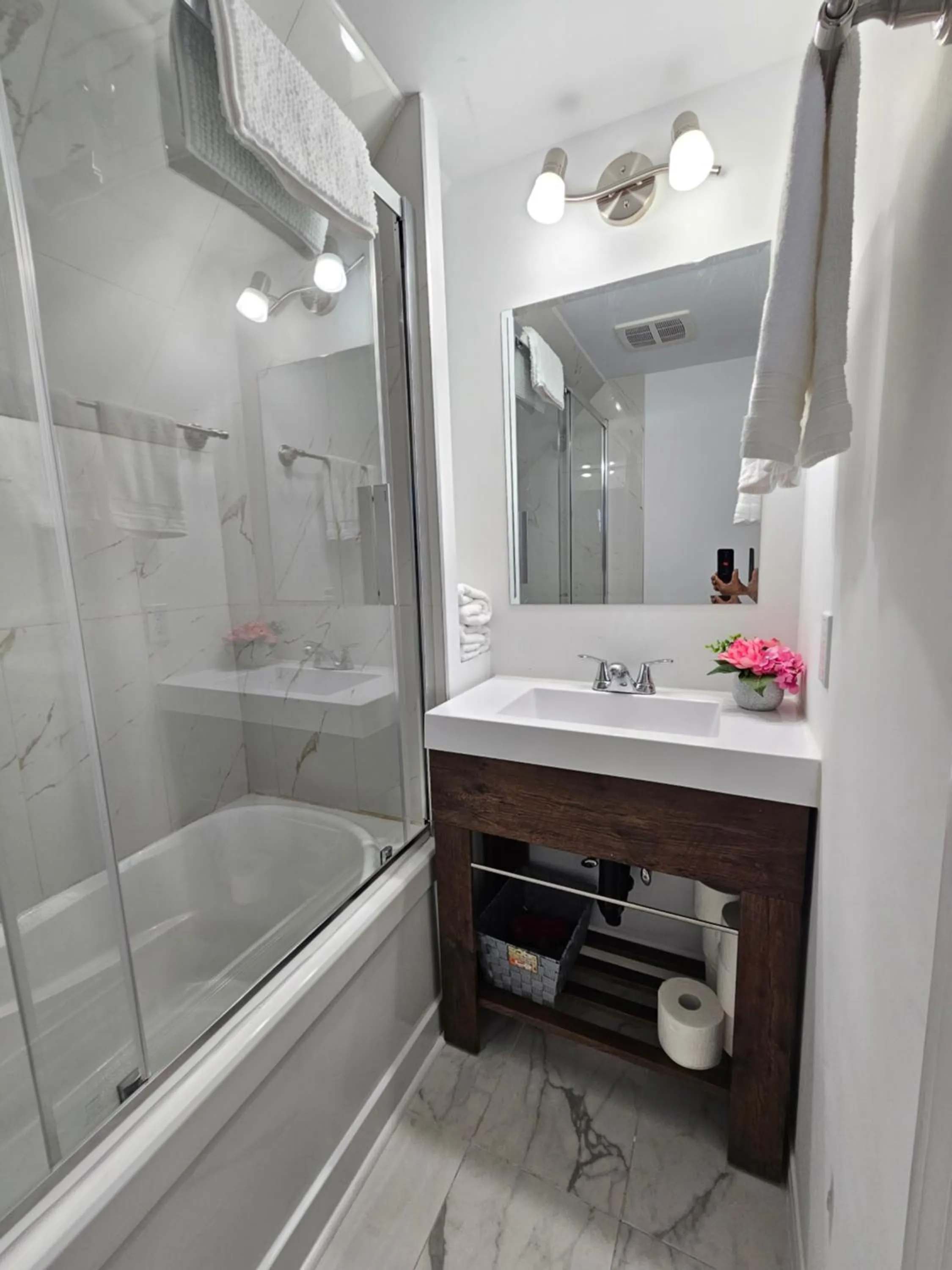 Bathroom in Sunflower Guest Suites