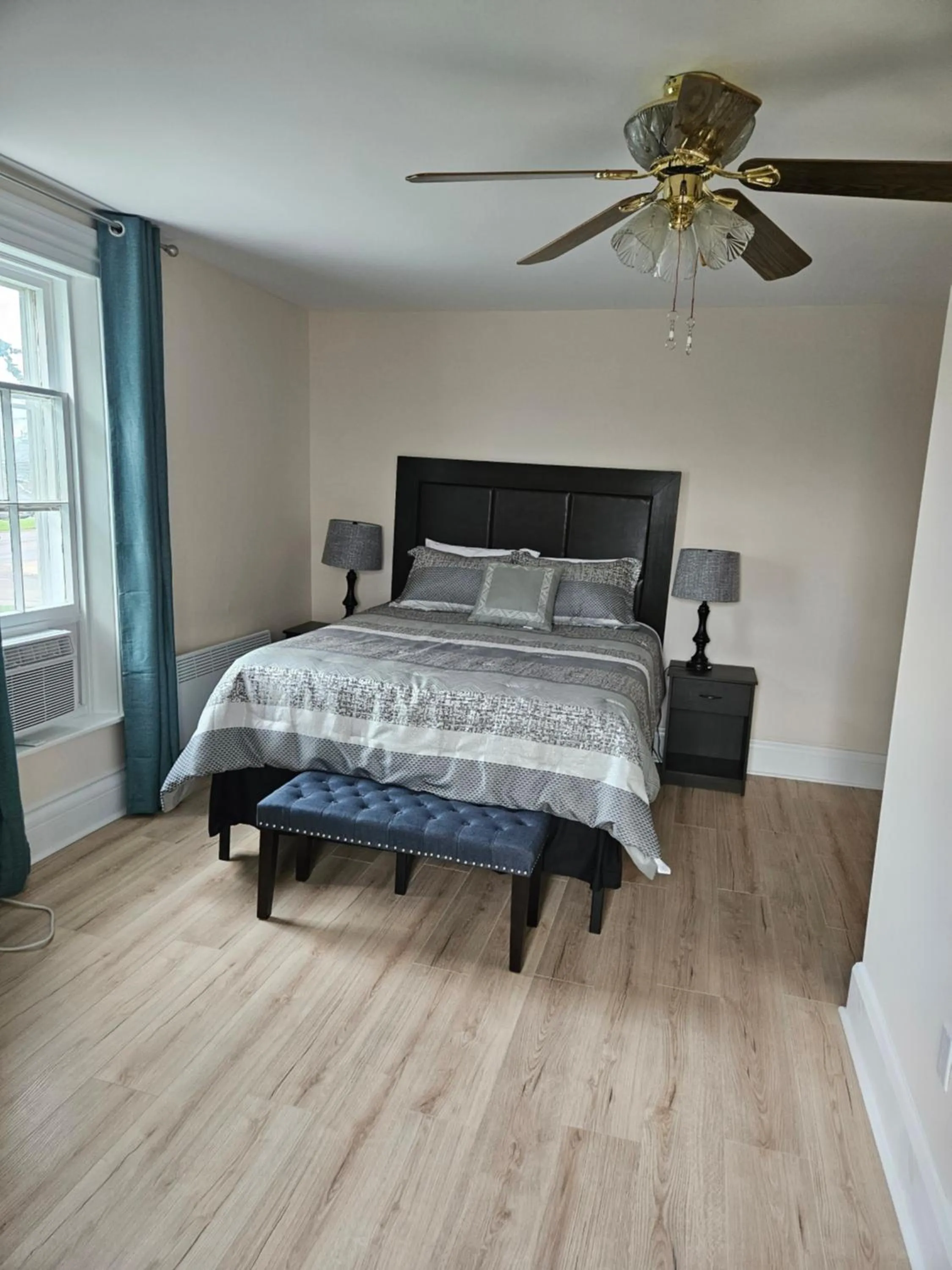 Bedroom, Bed in Sunflower Guest Suites