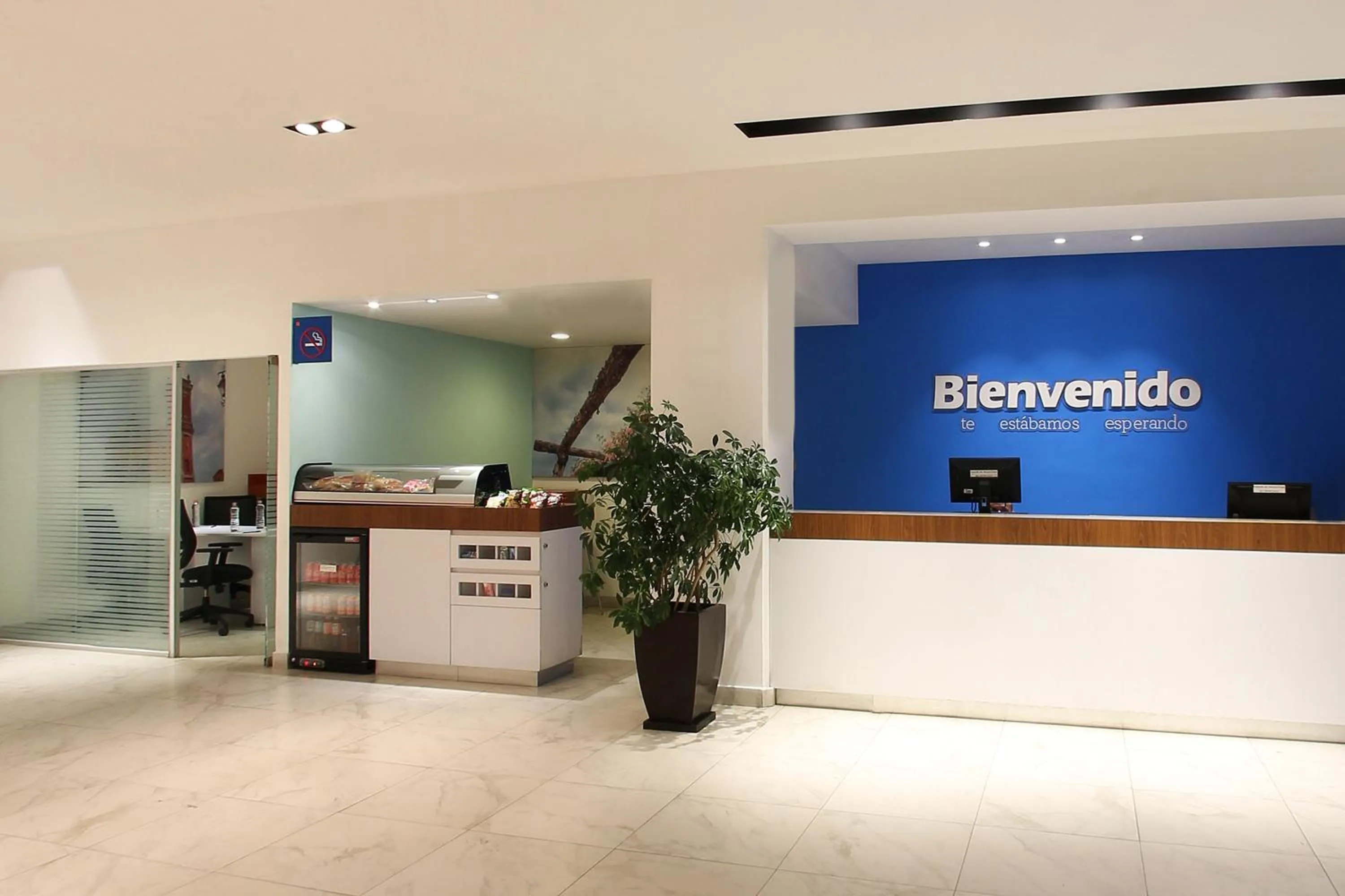 Lobby or reception in One Queretaro Plaza Galerias