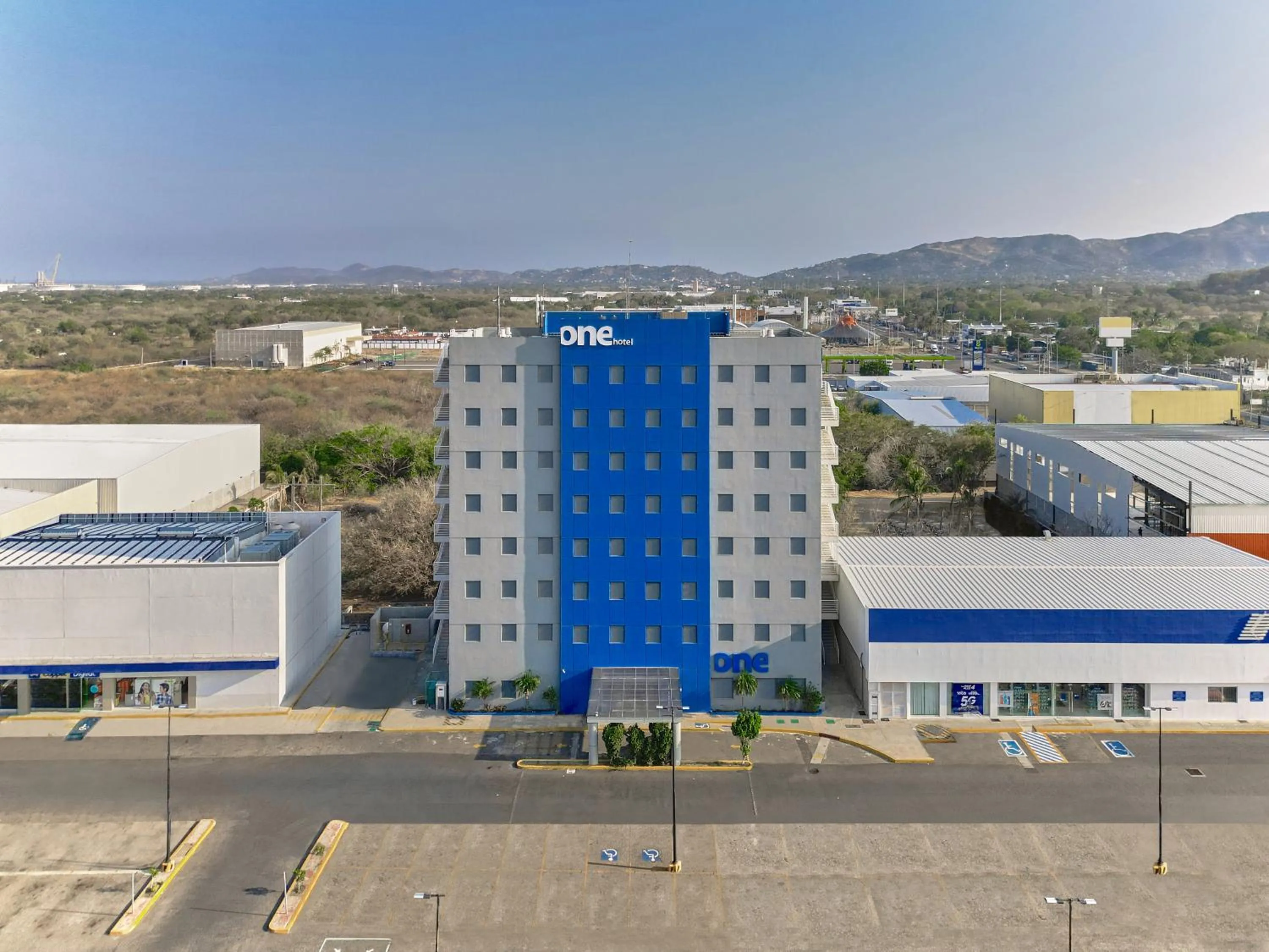 Property building in One Salina Cruz