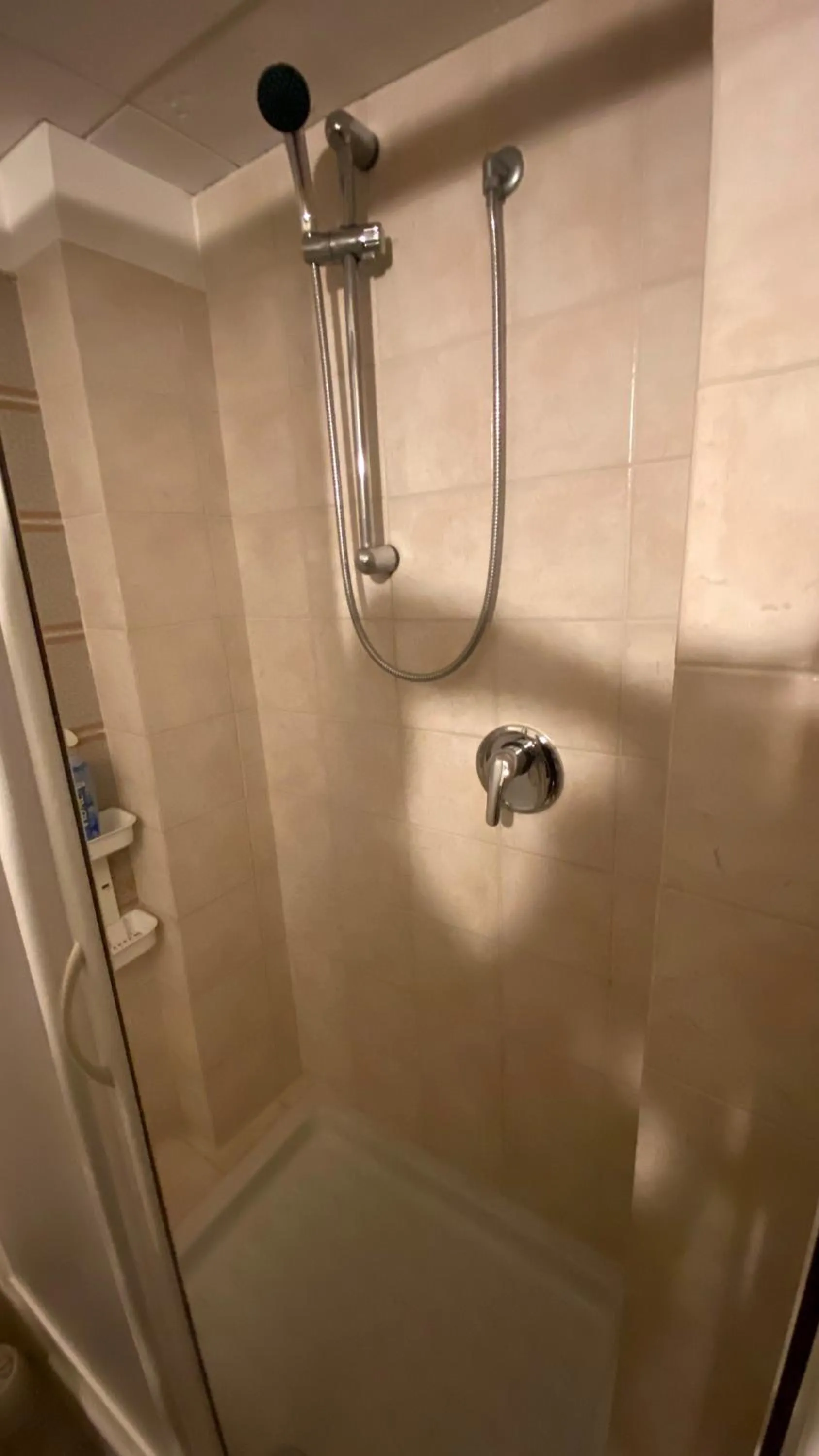 Shower in Umbria Green Central Rooms