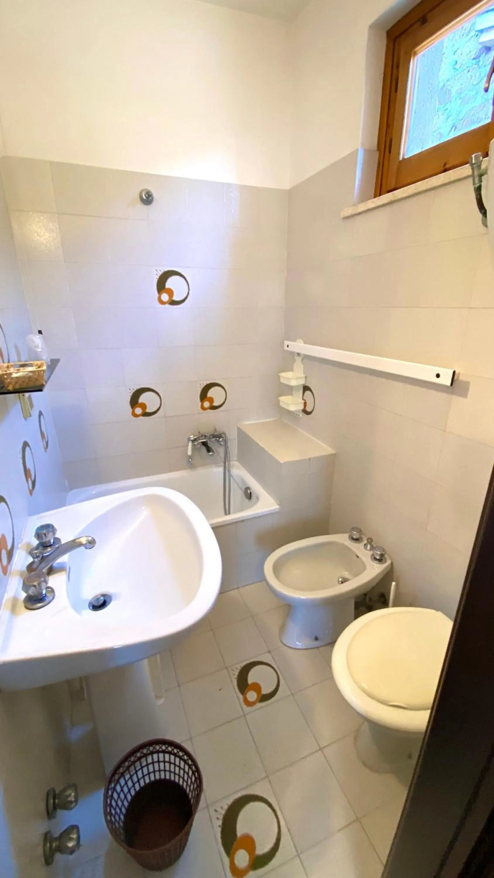 Shower in Umbria Green Central Rooms