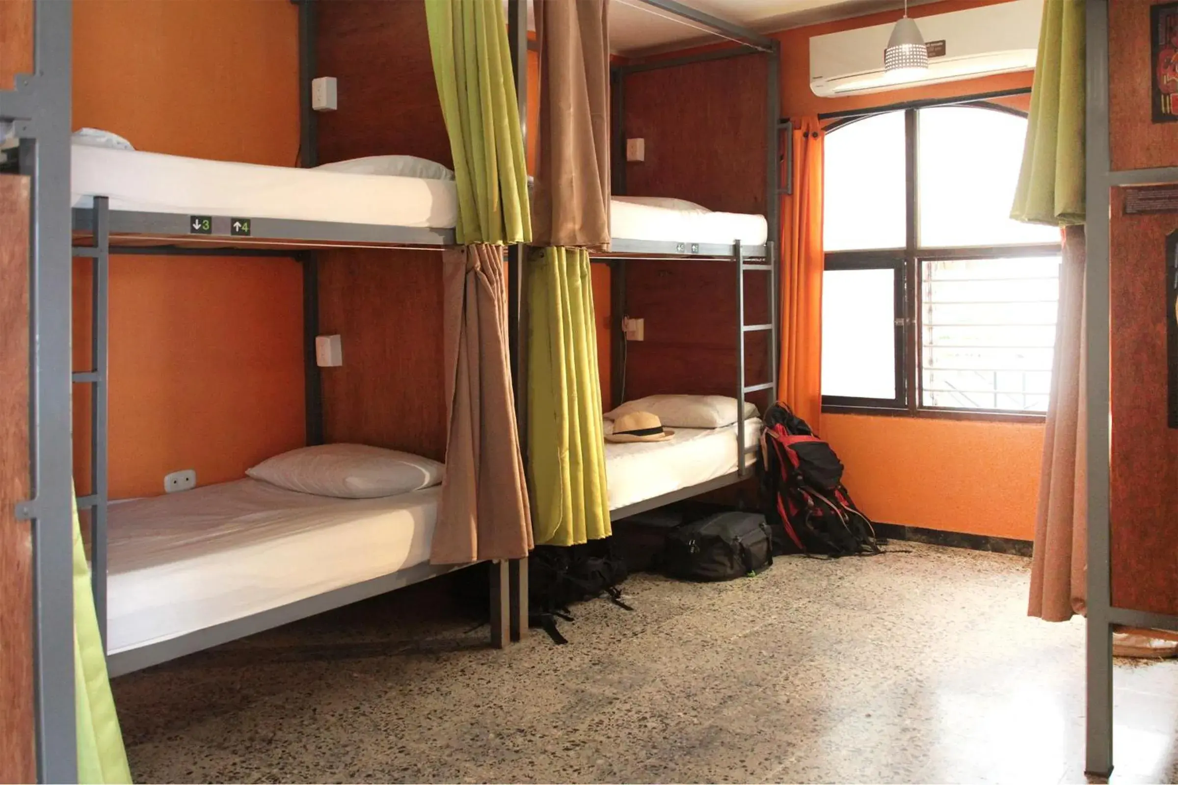 Bed in 8-Bed Dormitory Room in La Guaca Hostel Santa Marta Bed in 8-Bed Dormitory Room in La Guaca Hostel Santa Marta