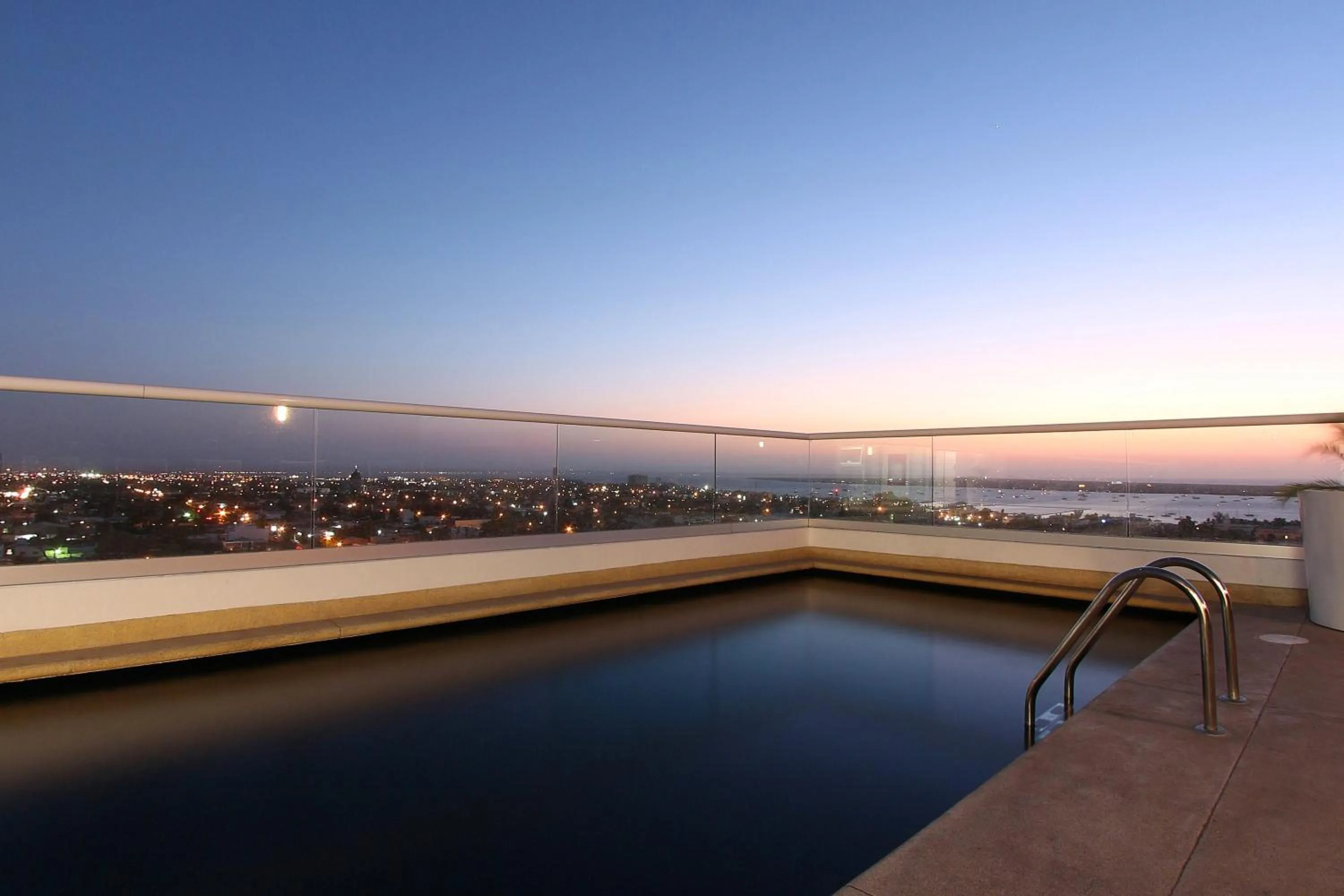 Swimming pool in One La Paz