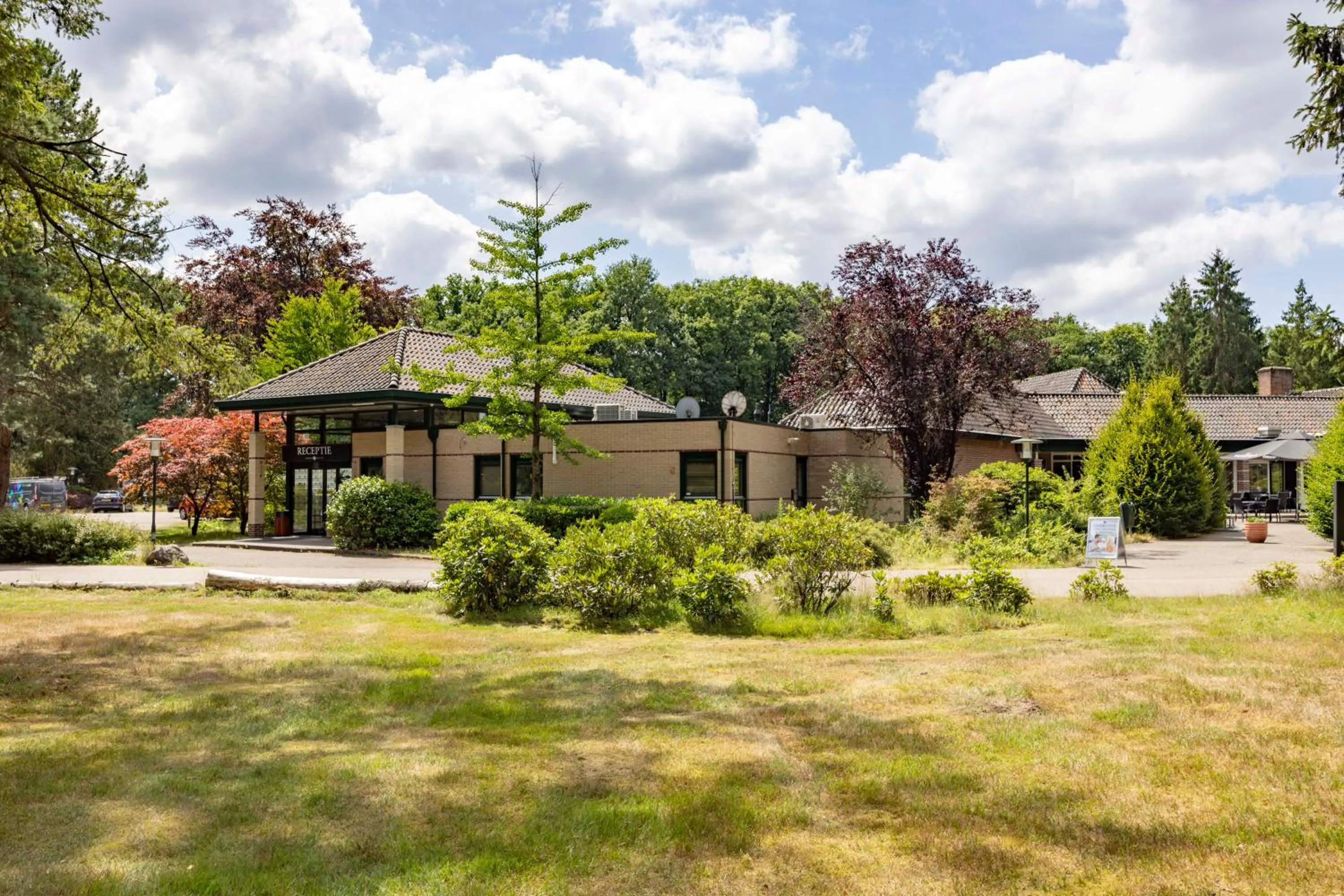 Property building in Fletcher Hotel Restaurant Victoria-Hoenderloo