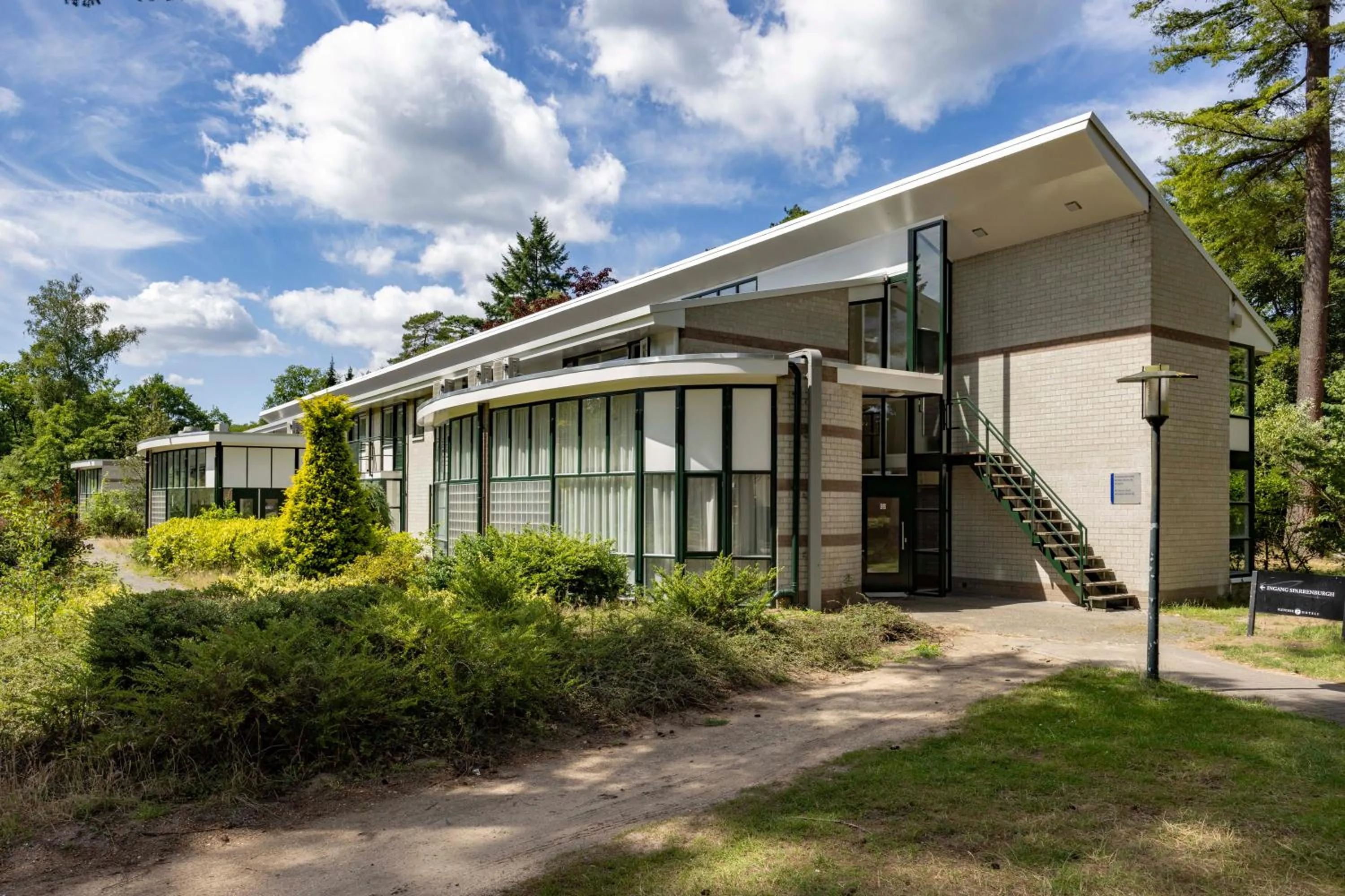 Property building in Fletcher Hotel Restaurant Victoria-Hoenderloo