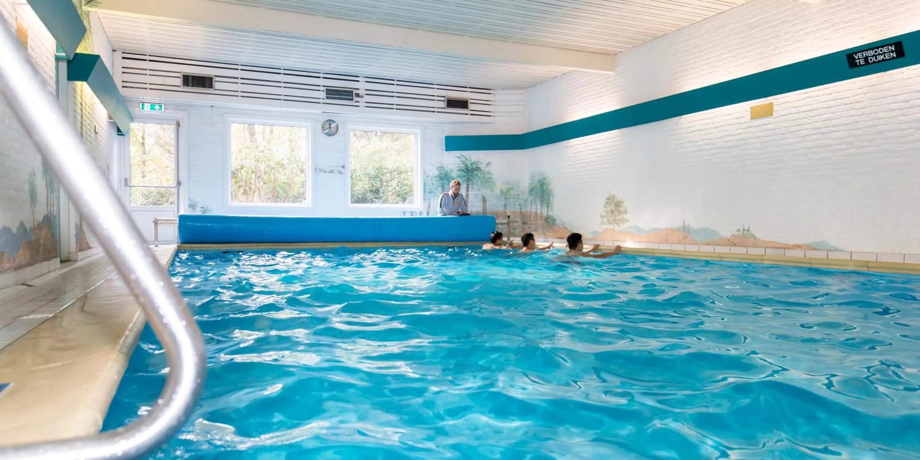 Swimming pool in Fletcher Hotel Restaurant Victoria-Hoenderloo