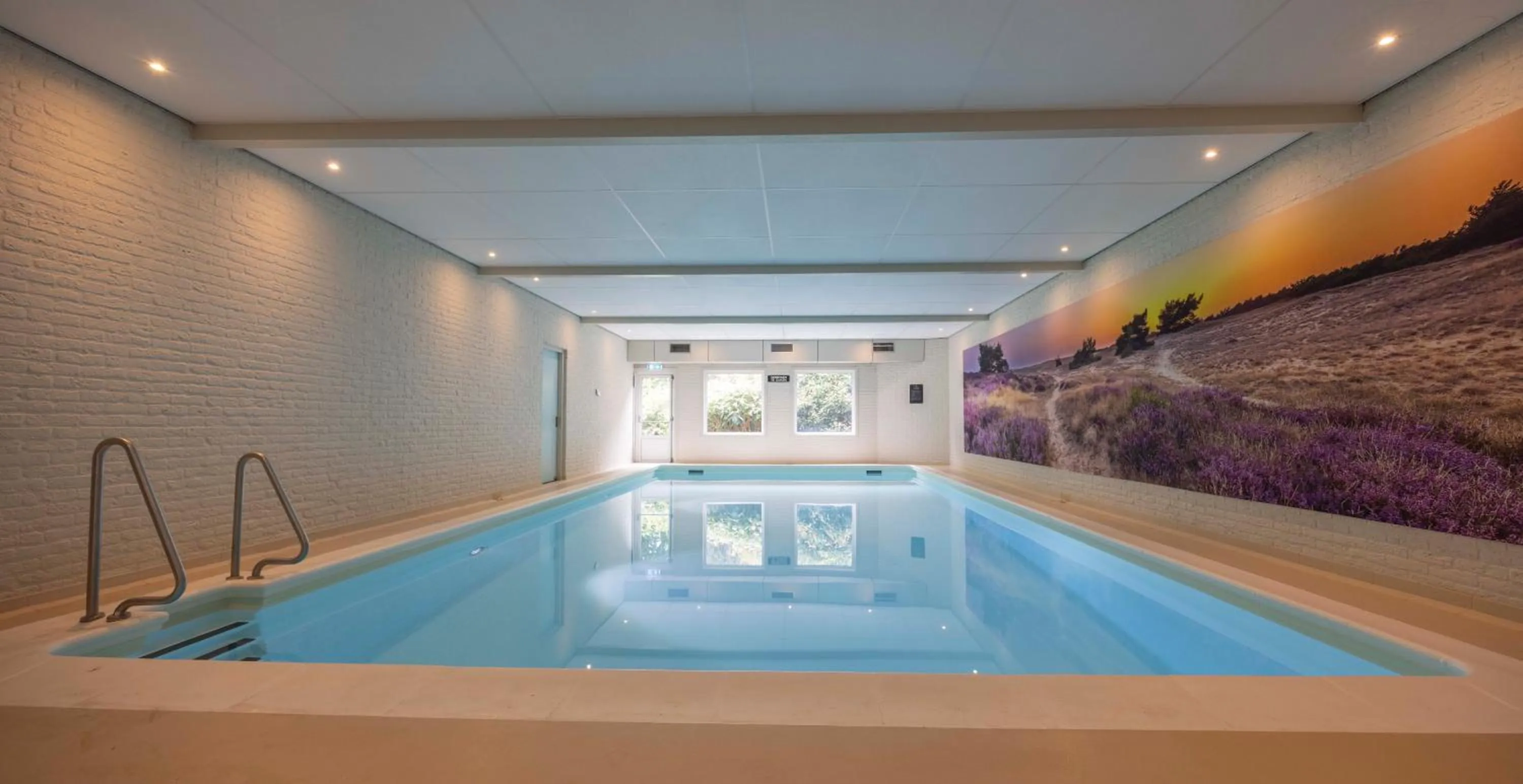 Swimming pool in Fletcher Hotel Restaurant Victoria-Hoenderloo