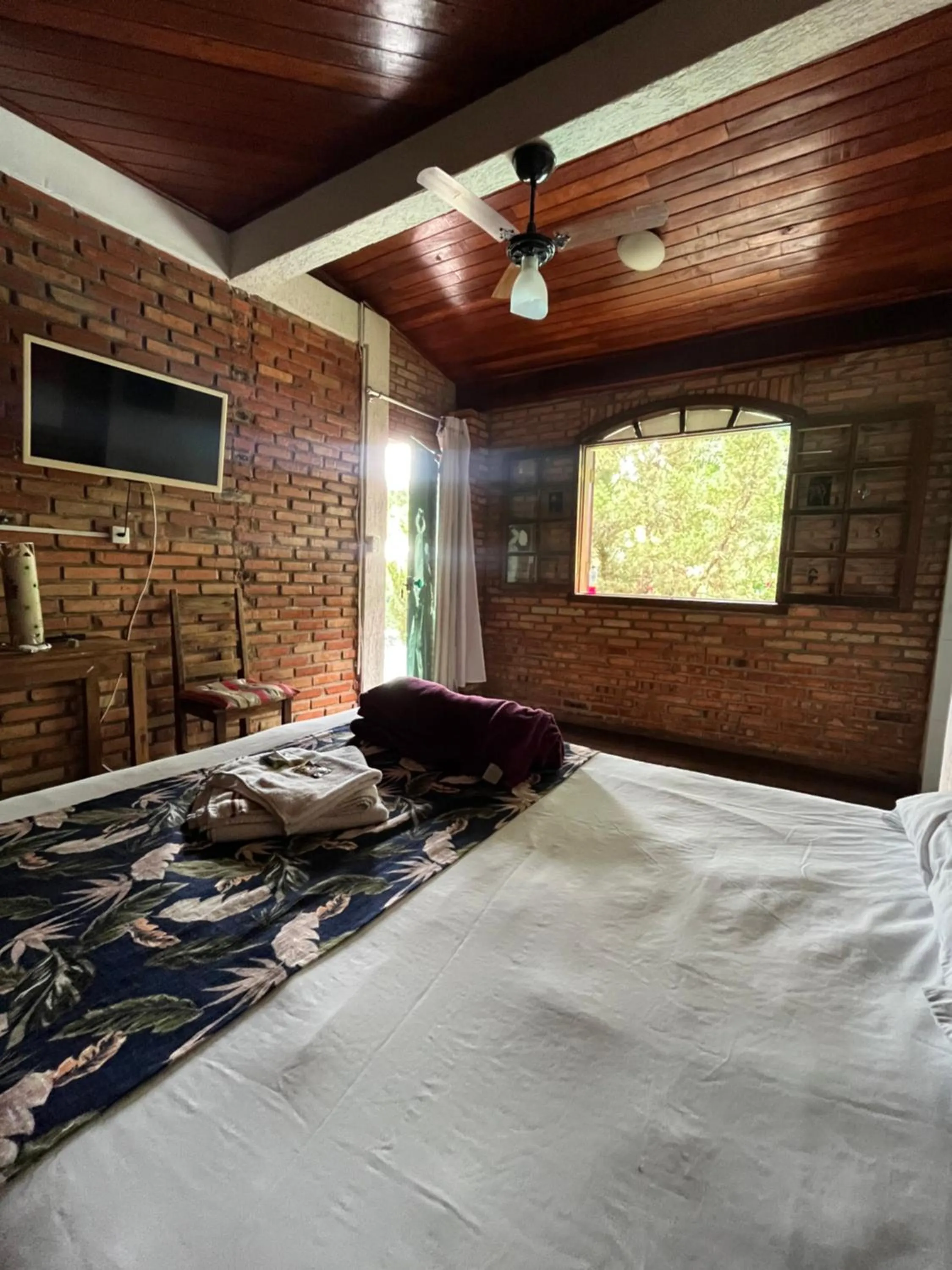 Property building, Bed in Pousada Cantim de BH