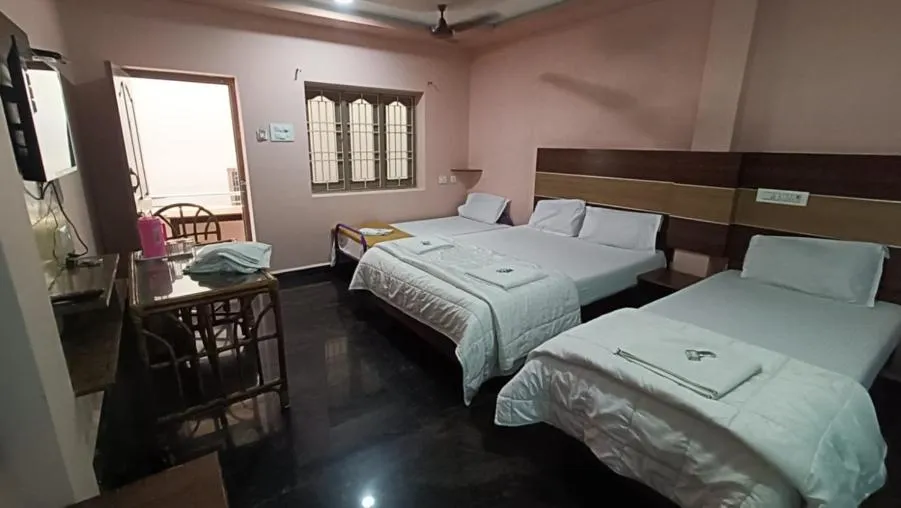 Living room, Bed in Sri Murugan Beach Paradise Hotel