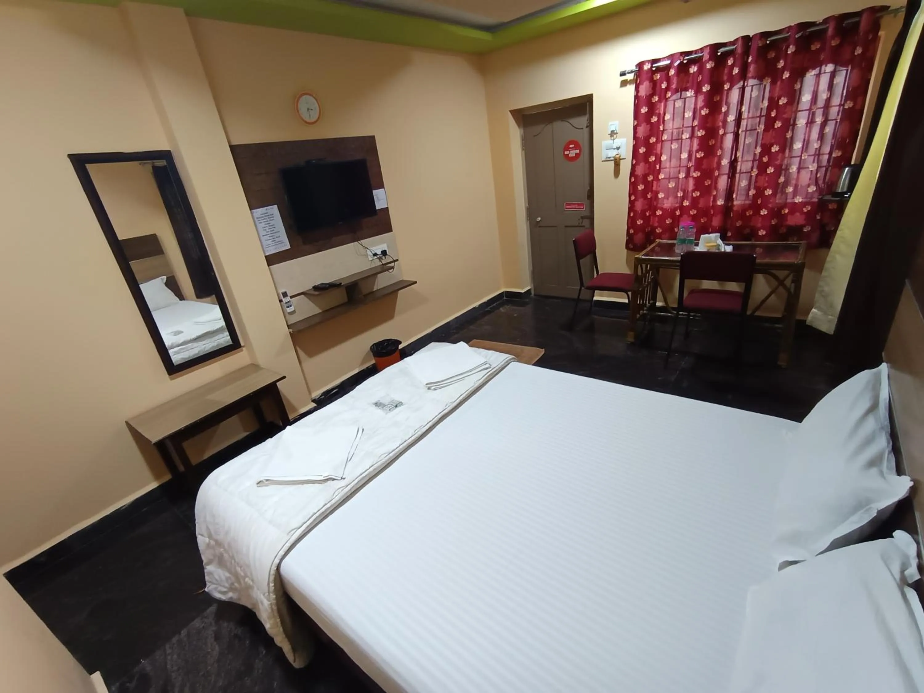 Bed in Sri Murugan Beach Paradise Hotel