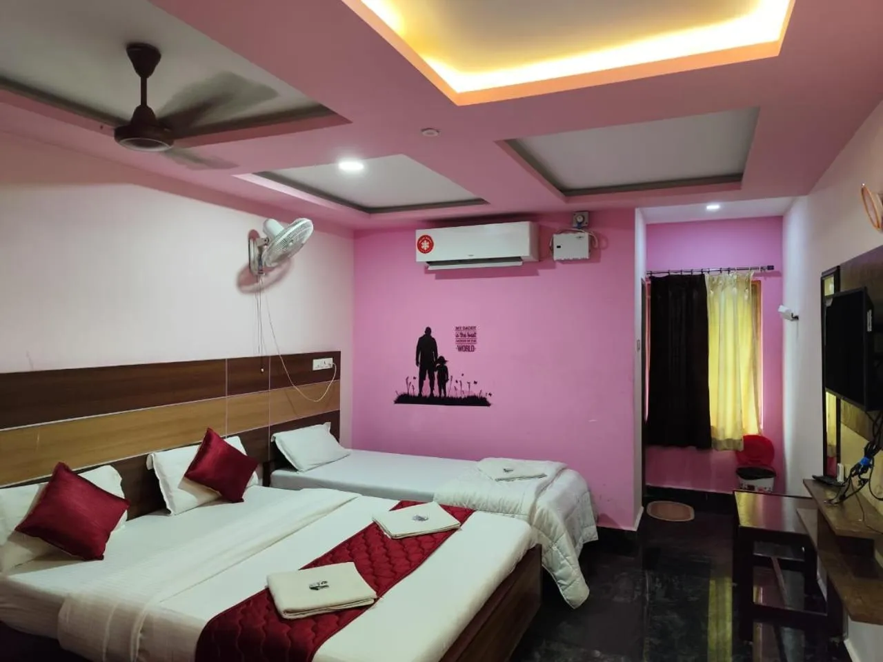 Bedroom, Bed in Sri Murugan Beach Paradise Hotel