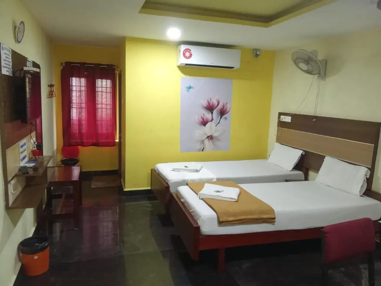 Deluxe Twin Room in Sri Murugan Beach Paradise Hotel Deluxe Twin Room in Sri Murugan Beach Paradise Hotel