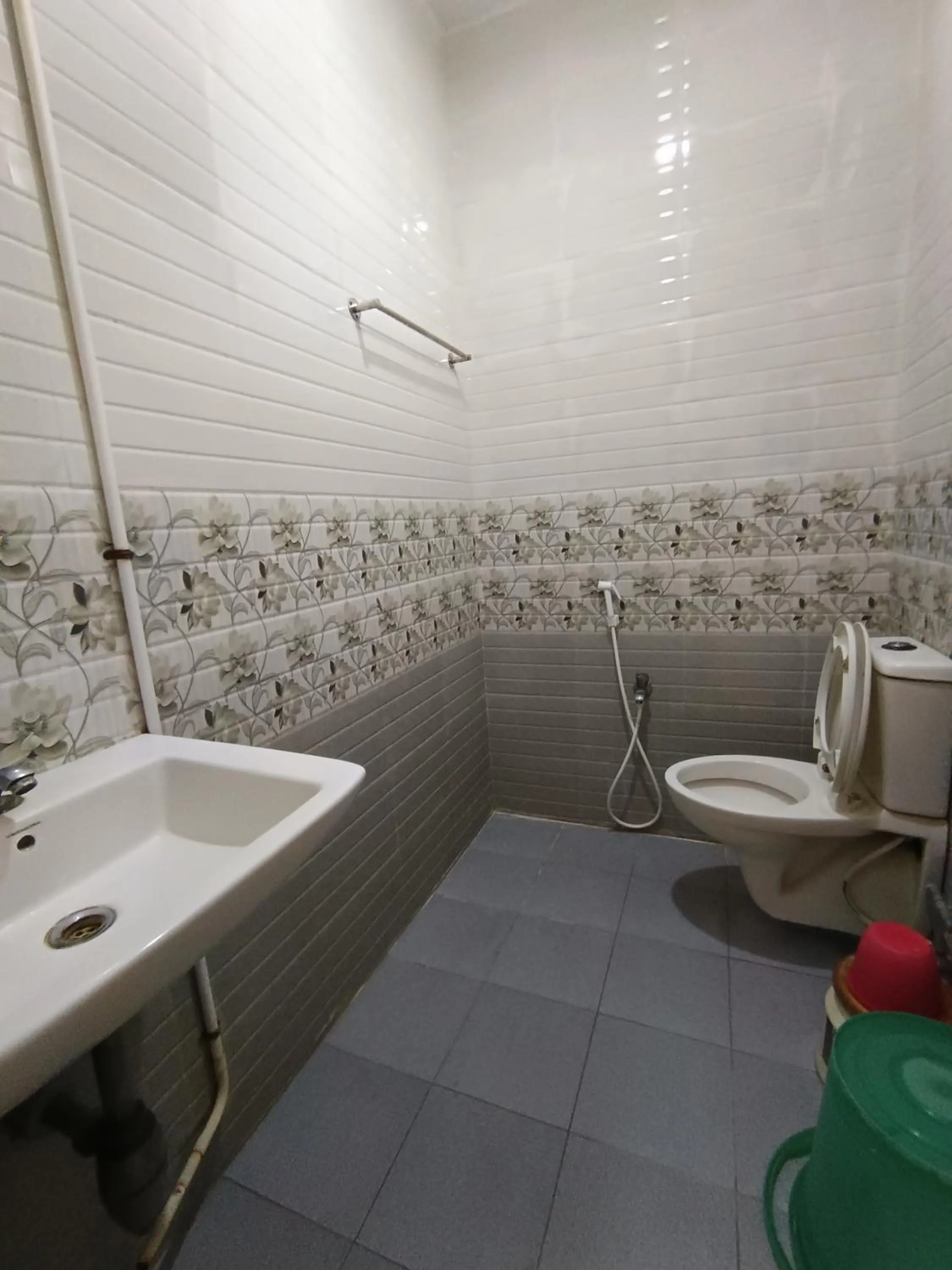 Toilet in Sri Murugan Beach Paradise Hotel