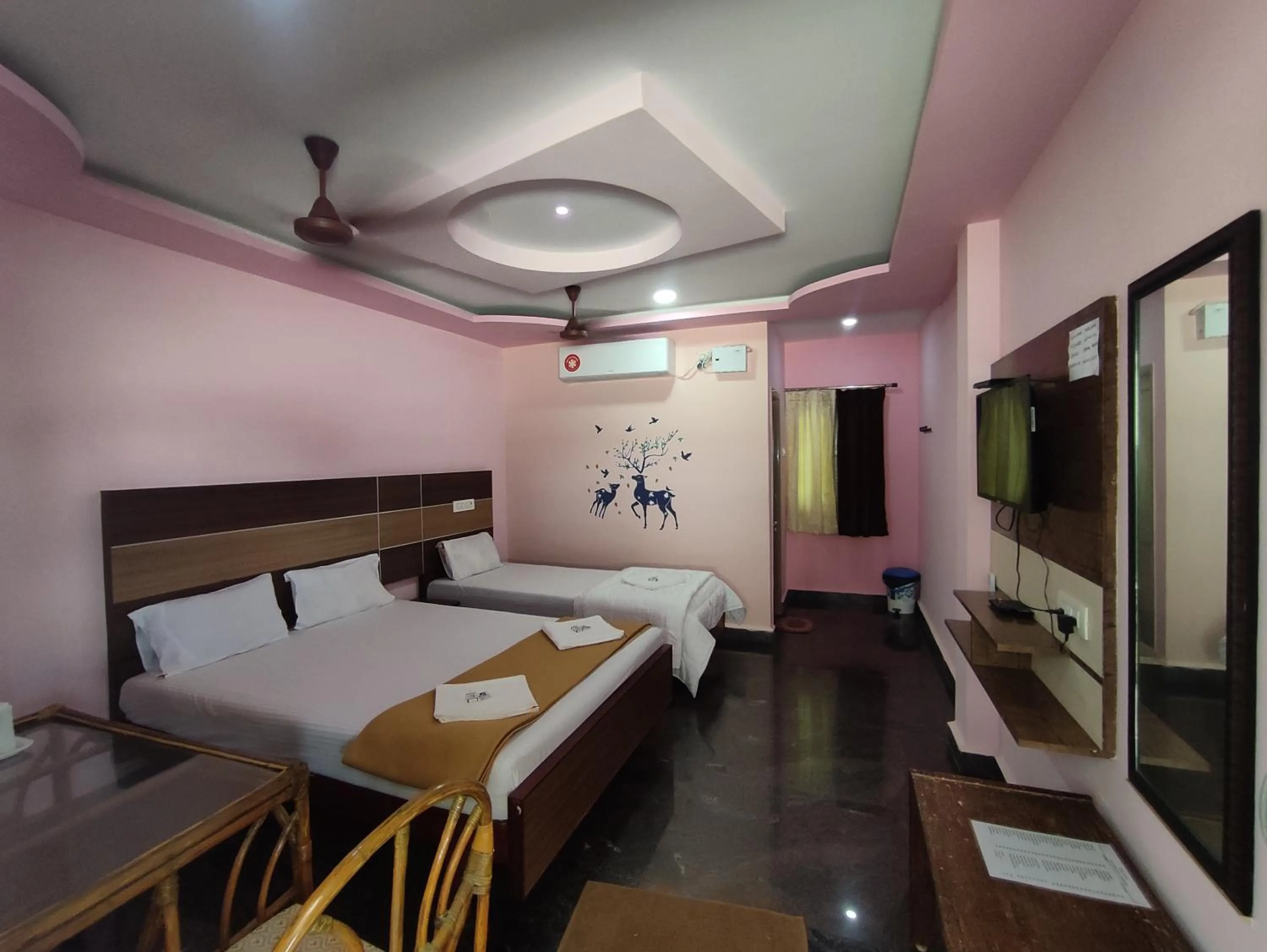 Bed in Sri Murugan Beach Paradise Hotel