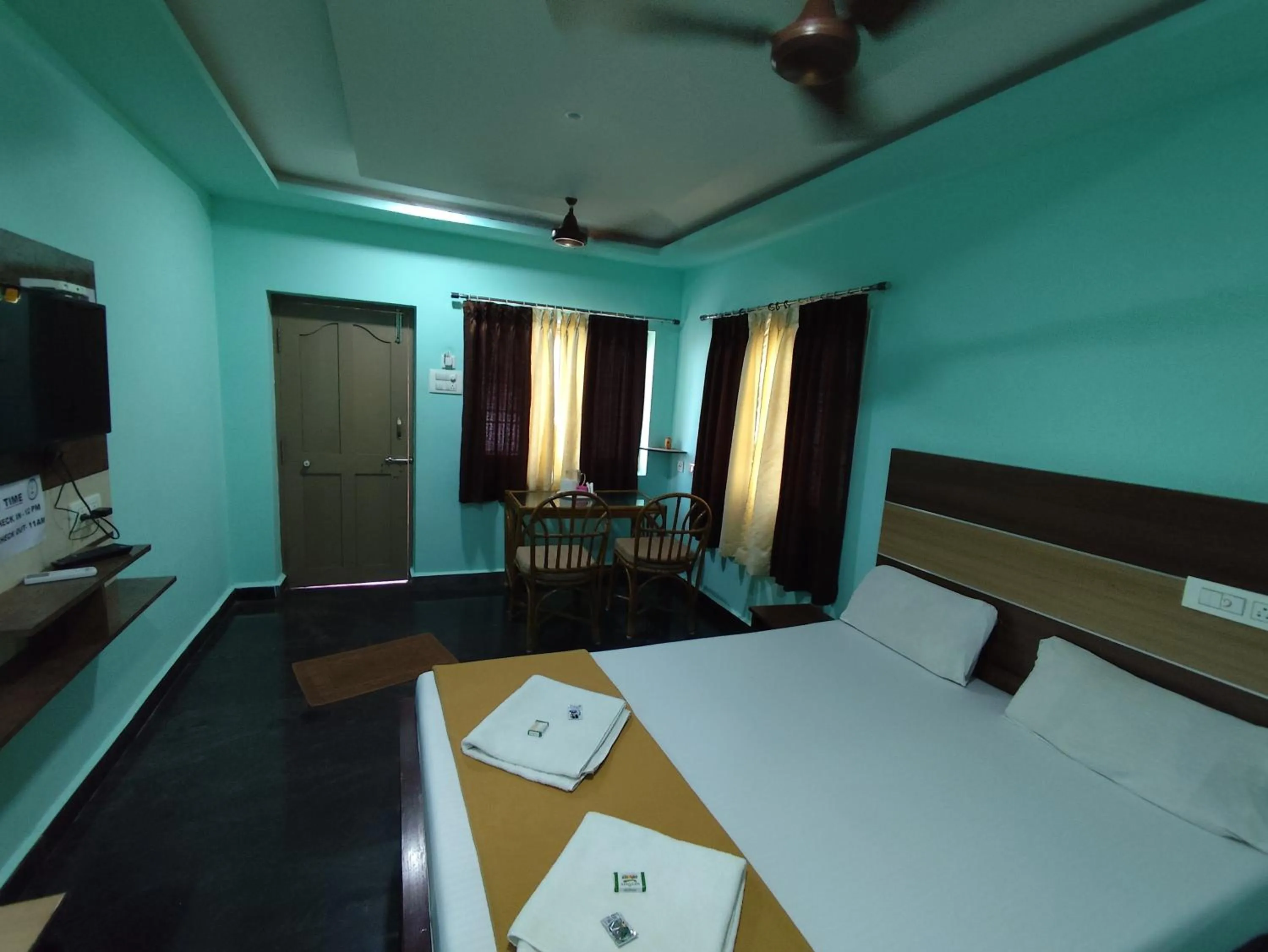 Bedroom, Bed in Sri Murugan Beach Paradise Hotel