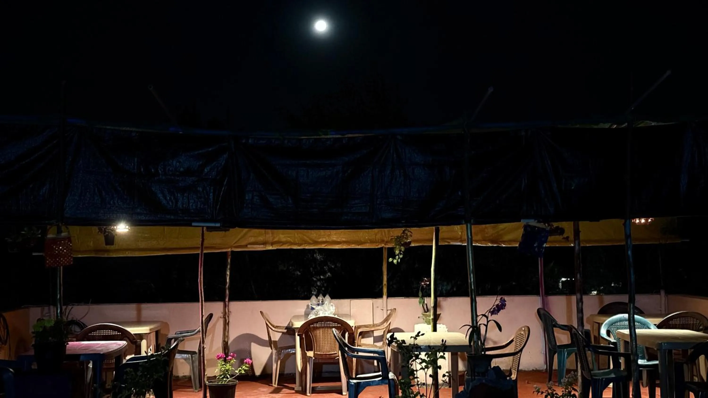 Restaurant/places to eat in Sri Murugan Beach Paradise Hotel