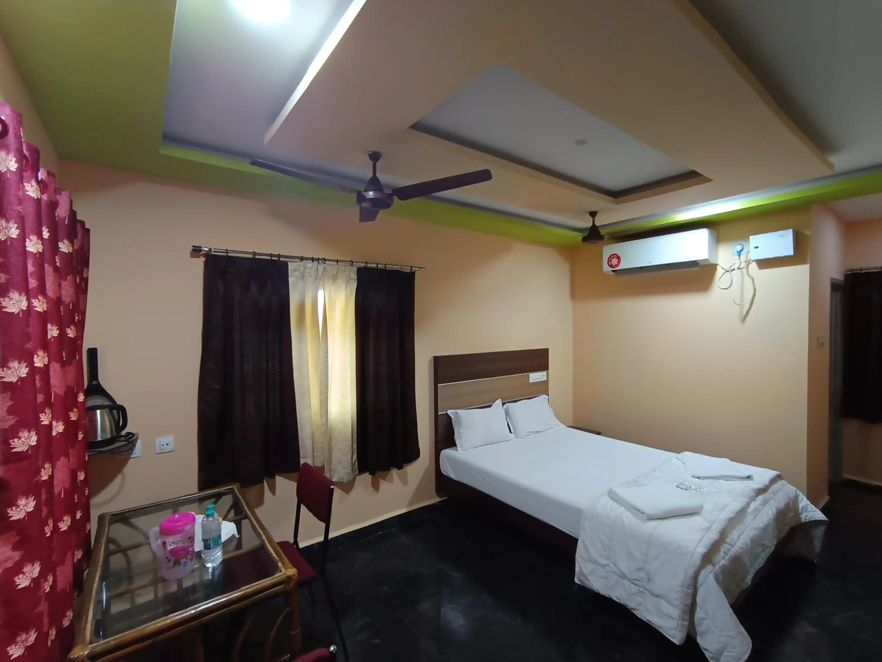 Bed in Sri Murugan Beach Paradise Hotel