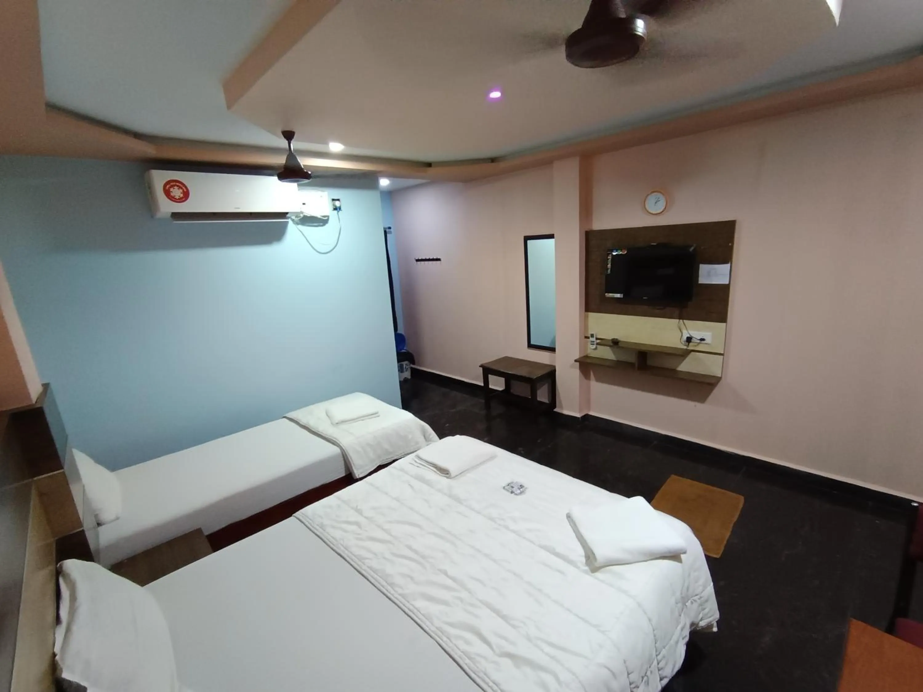 Bed in Sri Murugan Beach Paradise Hotel