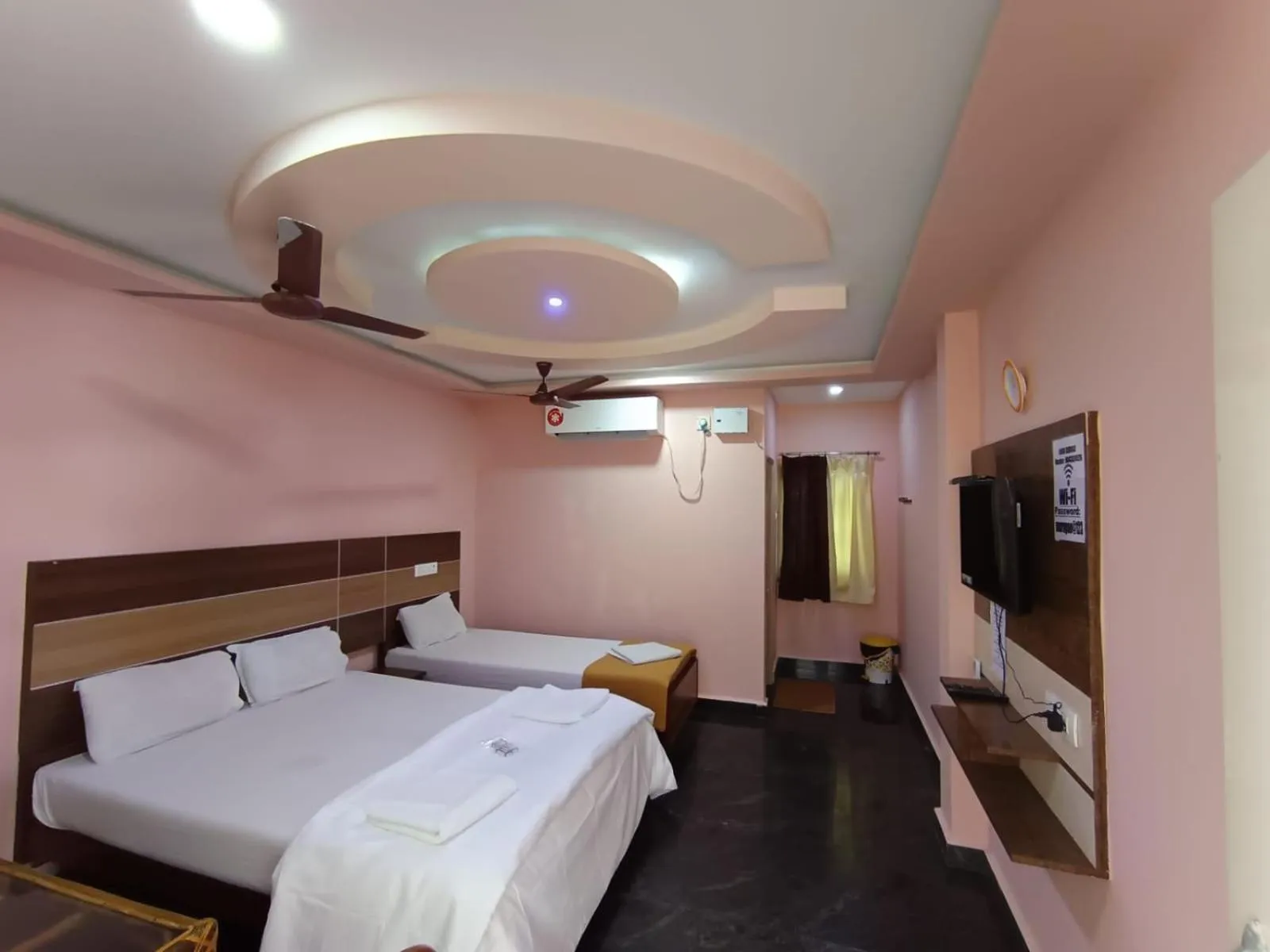 Bedroom, Bed in Sri Murugan Beach Paradise Hotel
