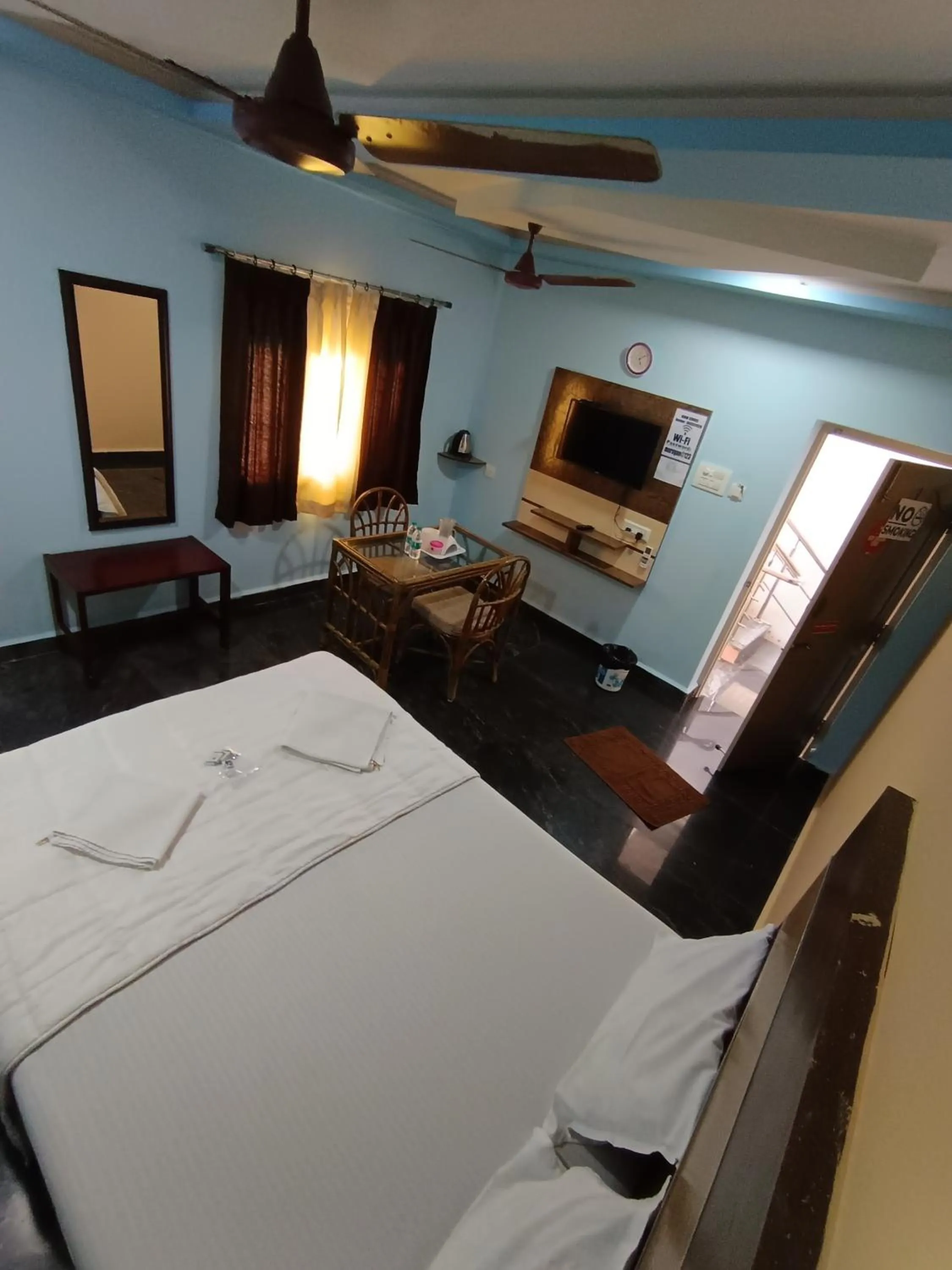 Coffee/tea facilities, Bed in Sri Murugan Beach Paradise Hotel