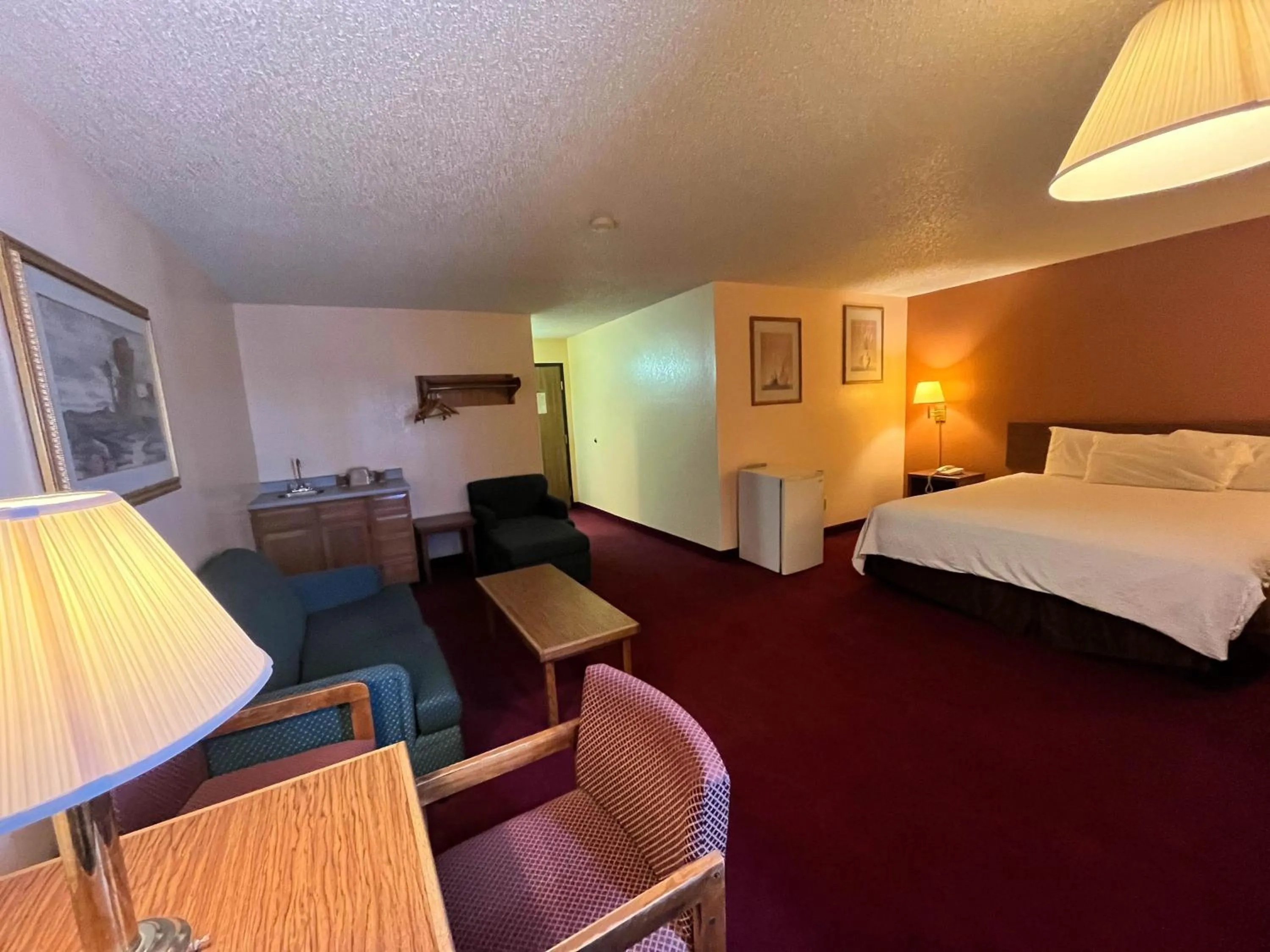 Bedroom, Bed in Motel 6 Deming, NM