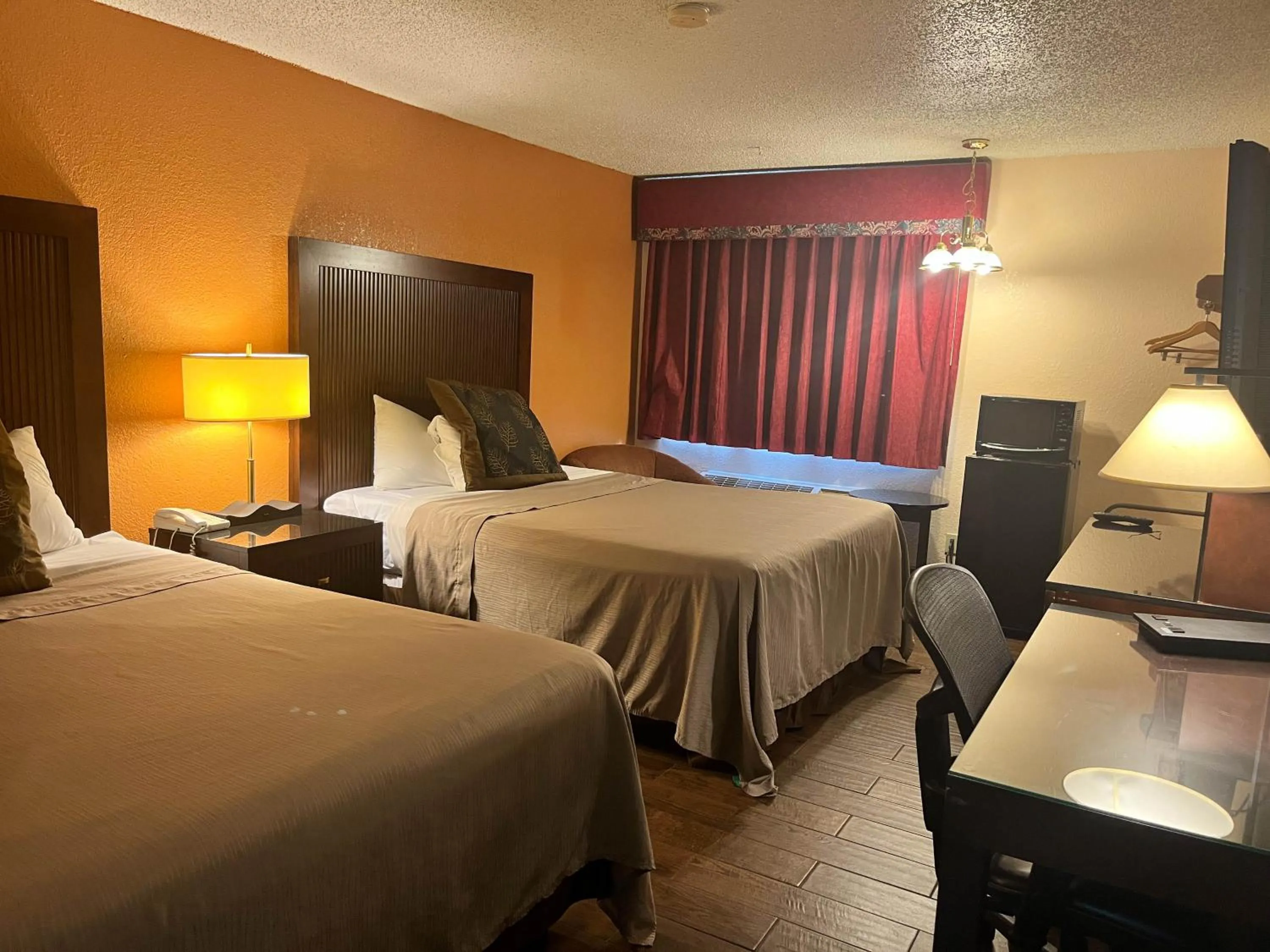 Bedroom, Bed in Motel 6 Deming, NM