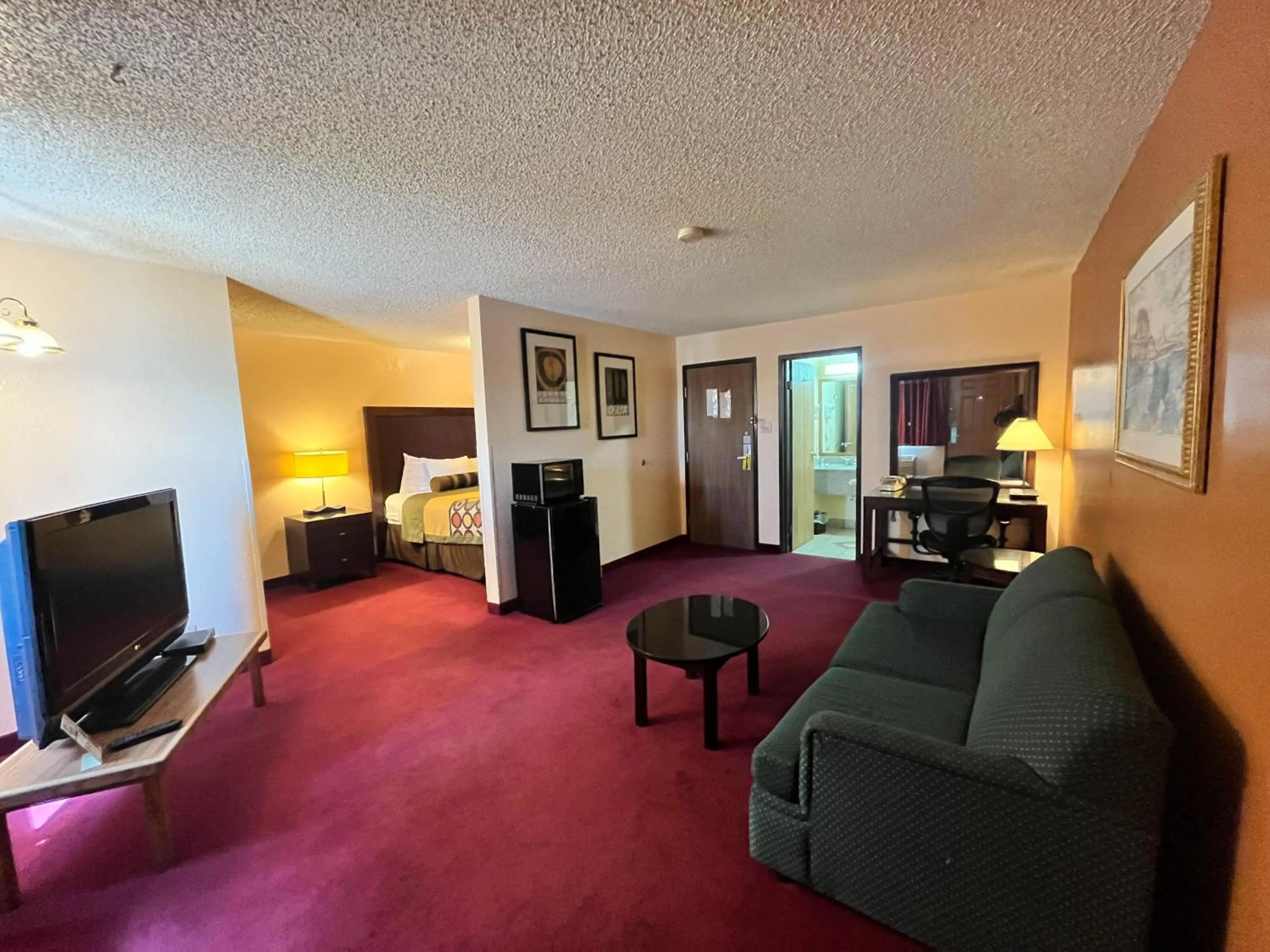 Bedroom, Bed in Motel 6 Deming, NM