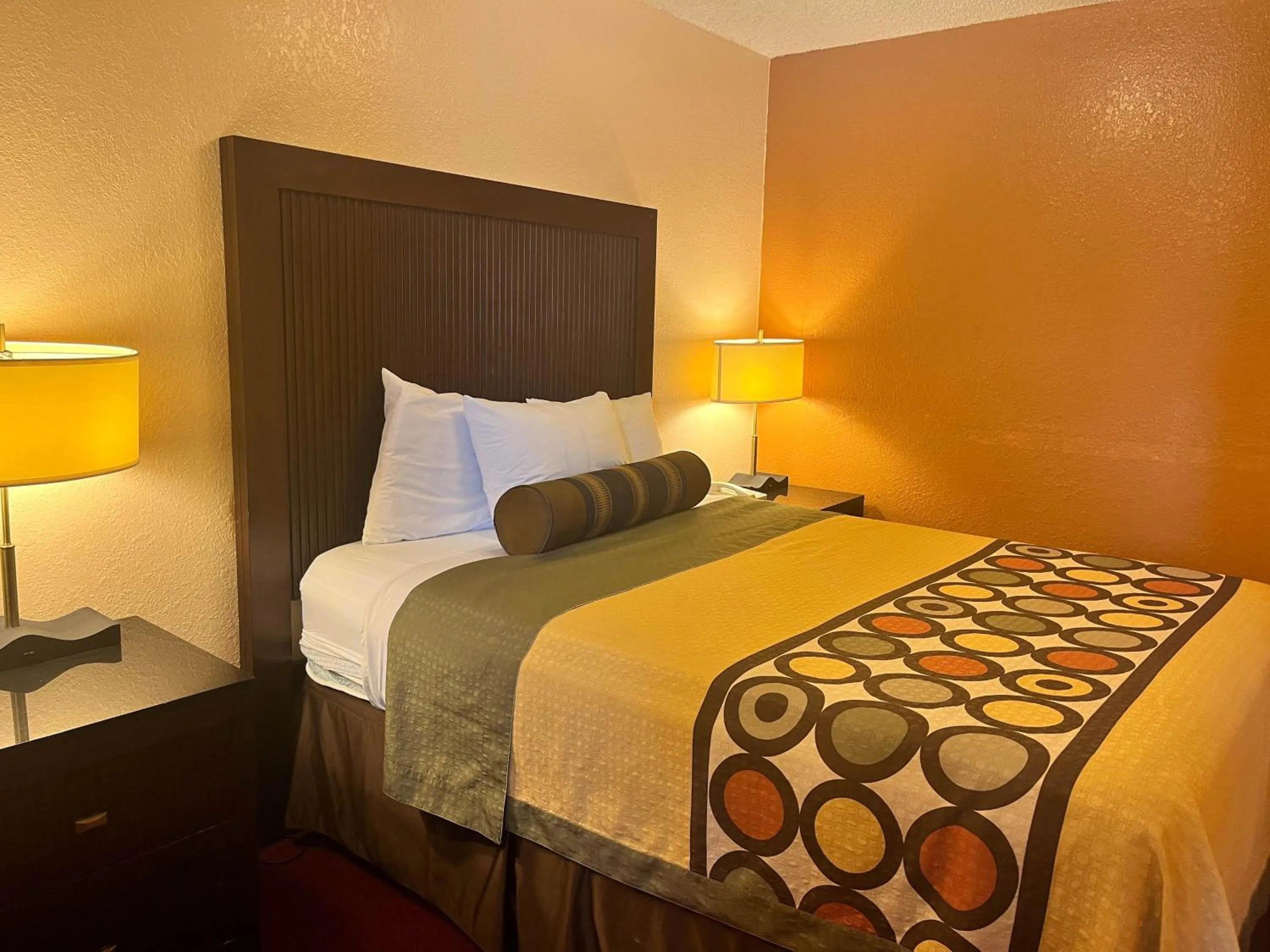 Bedroom, Bed in Motel 6 Deming, NM