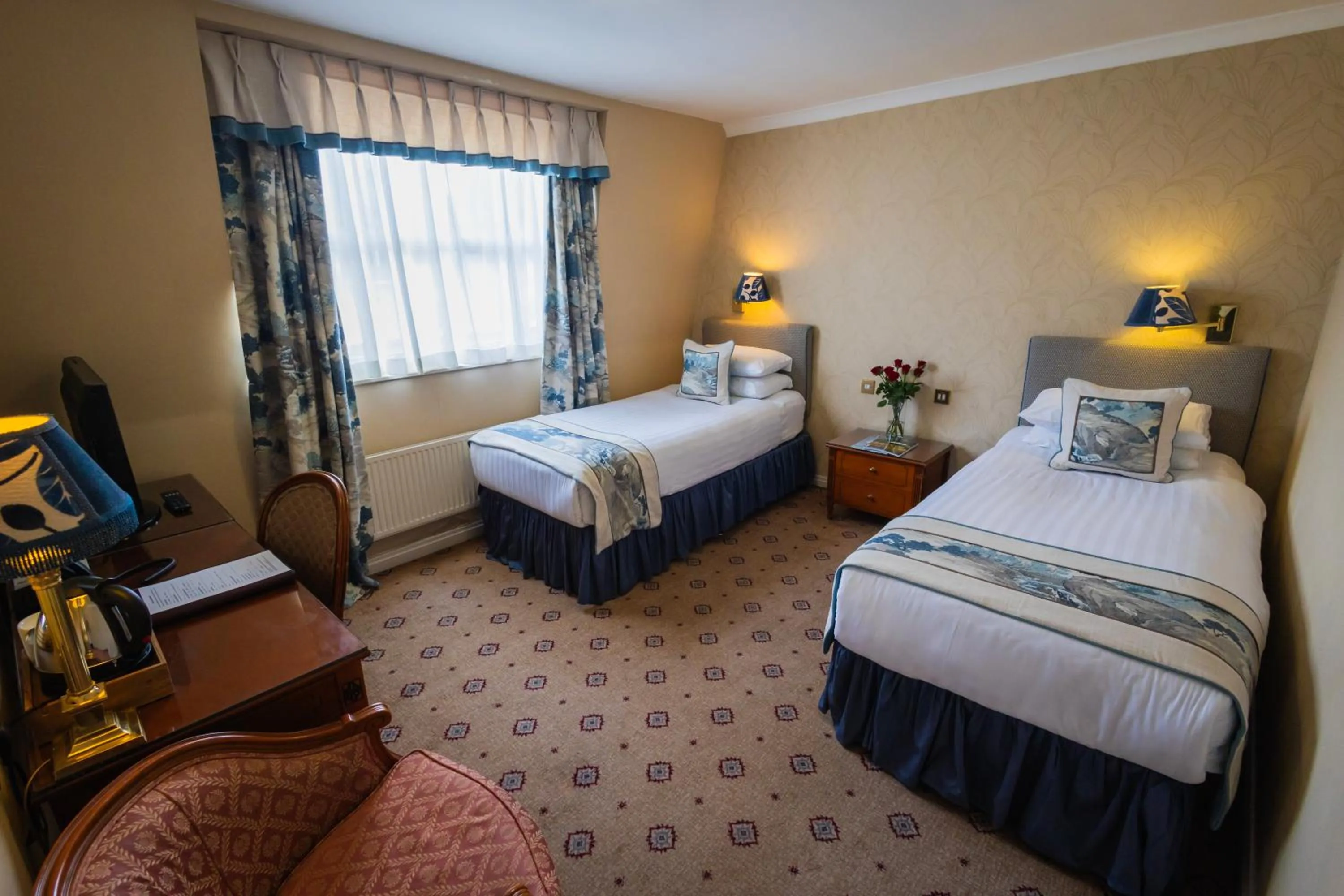 Bedroom, Bed in London Lodge Hotel