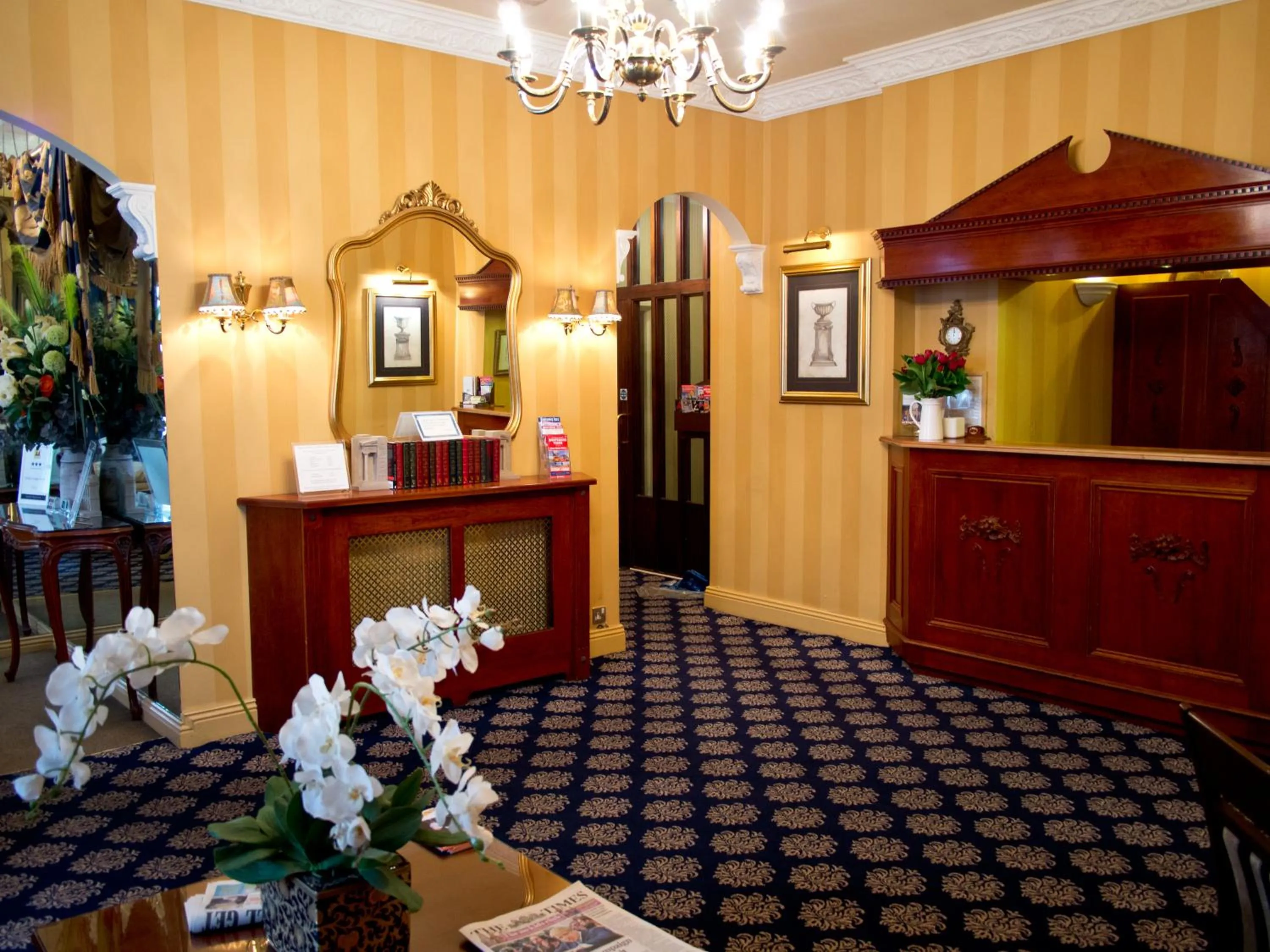 Lobby or reception in London Lodge Hotel